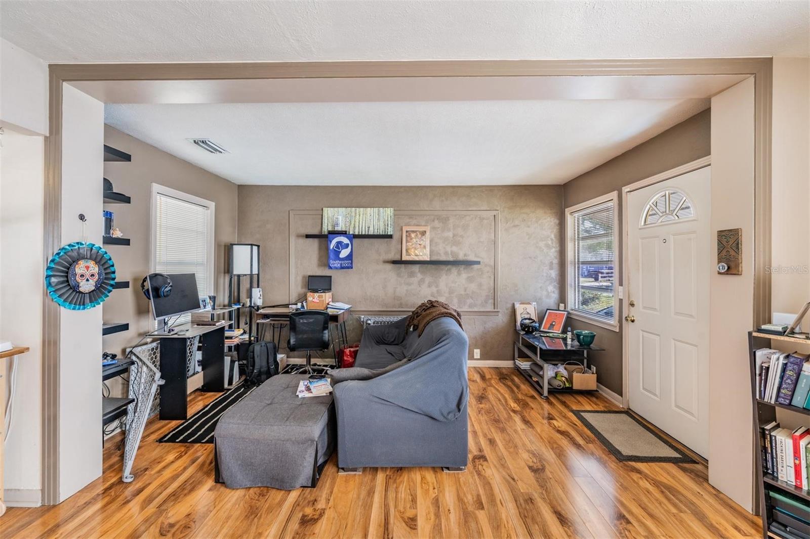 Listing photo id 1 for 1025 Berry Avenue