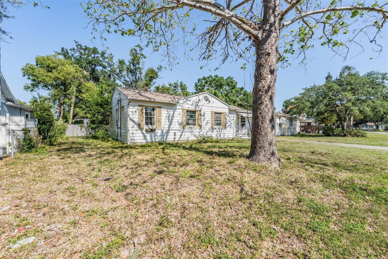 Listing photo id 32 for 1025 Berry Avenue