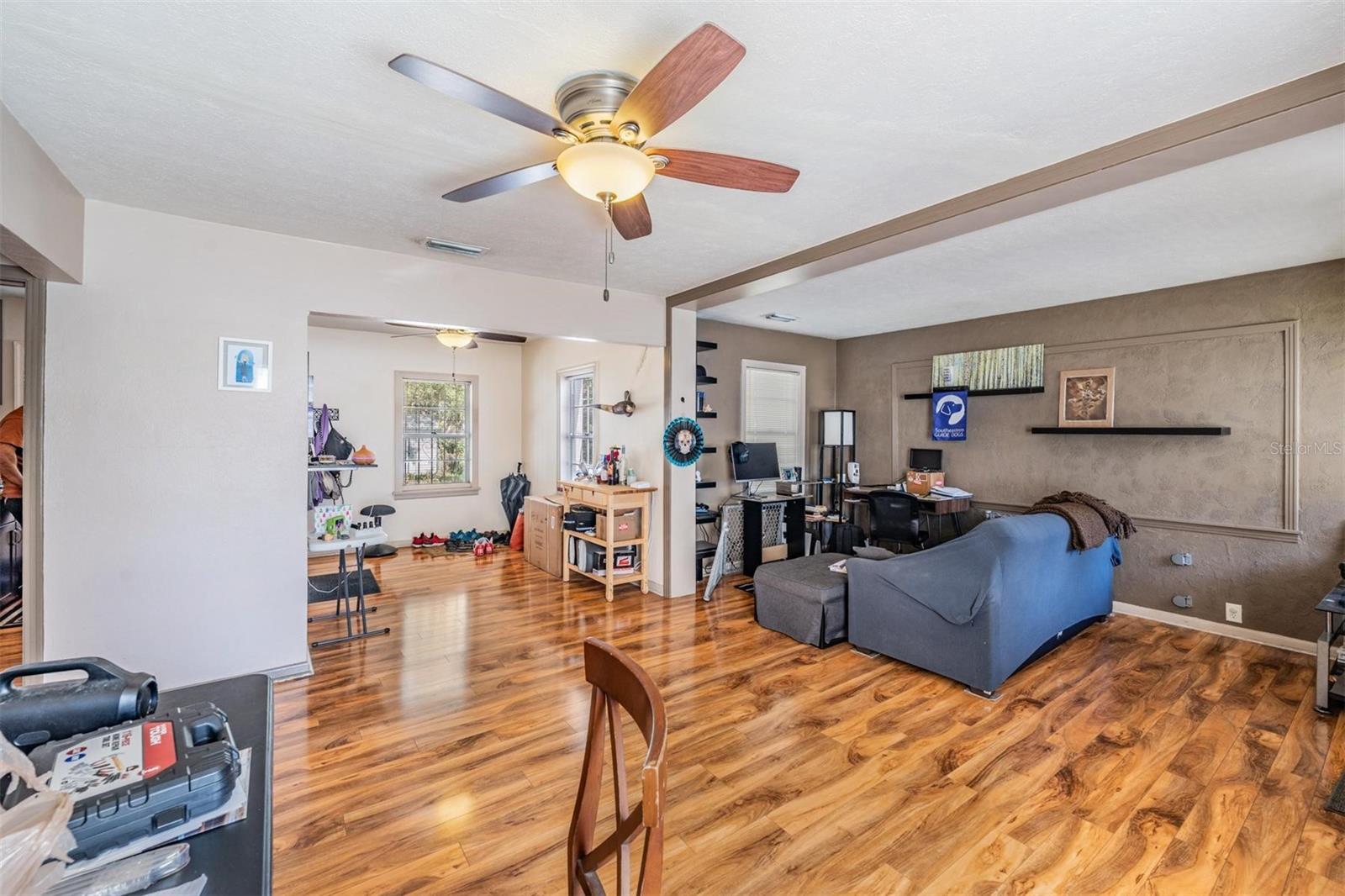 Listing photo id 2 for 1025 Berry Avenue