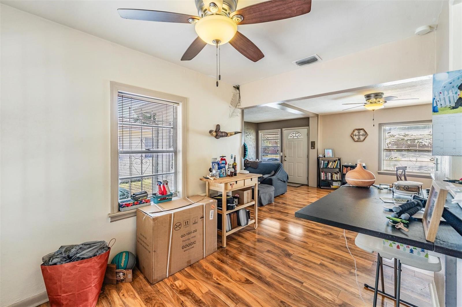 Listing photo id 4 for 1025 Berry Avenue