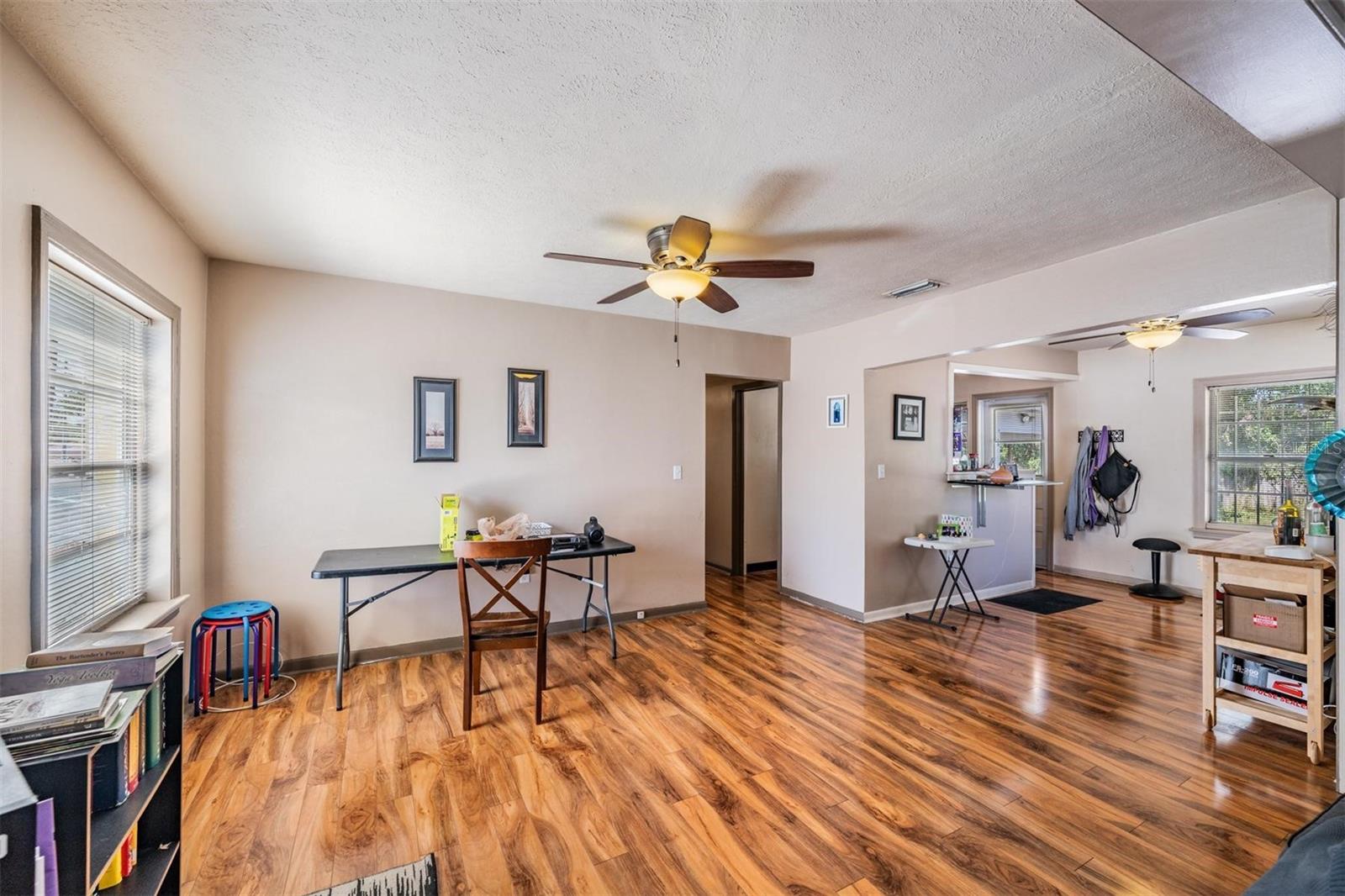 Listing photo id 5 for 1025 Berry Avenue