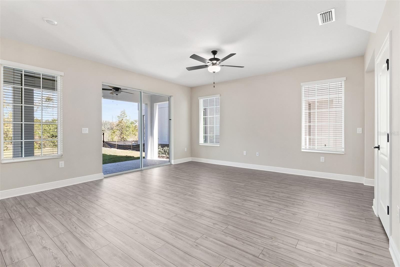 Image 3 of 7 For 7712 Somersworth Drive