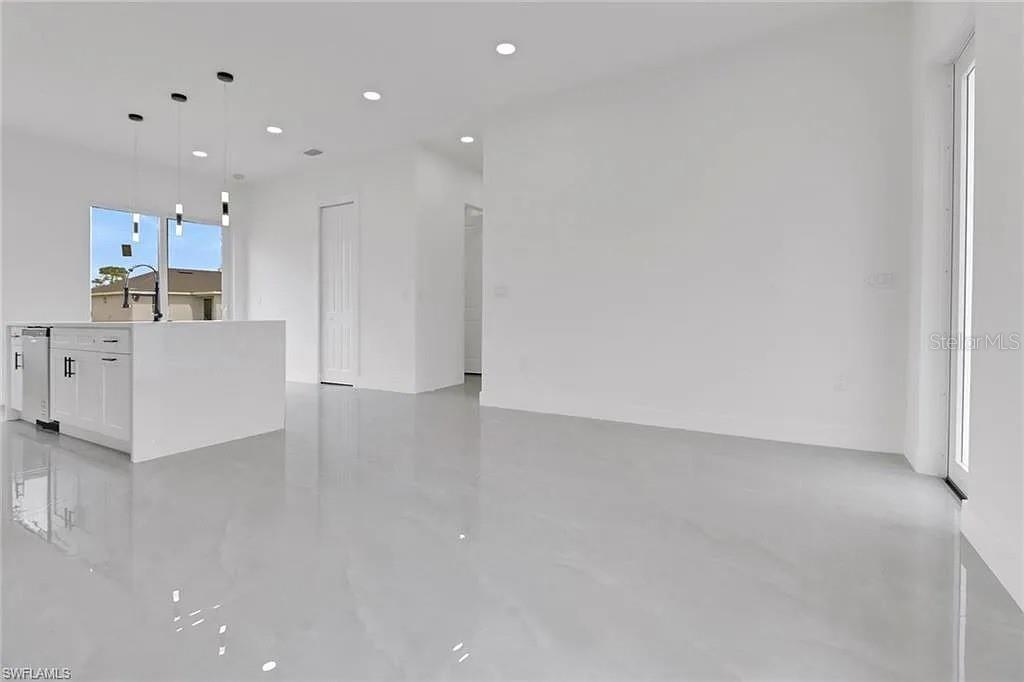 Image 5 of 25 For 3303 13th Street W