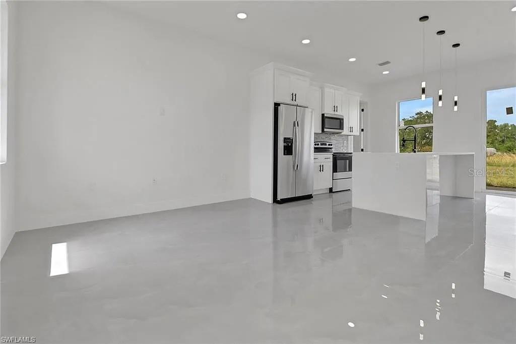 Image 6 of 25 For 3303 13th Street W