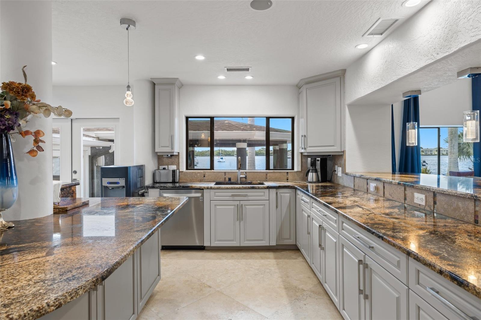 Image 12 of 46 For 2785 Bayside Drive S