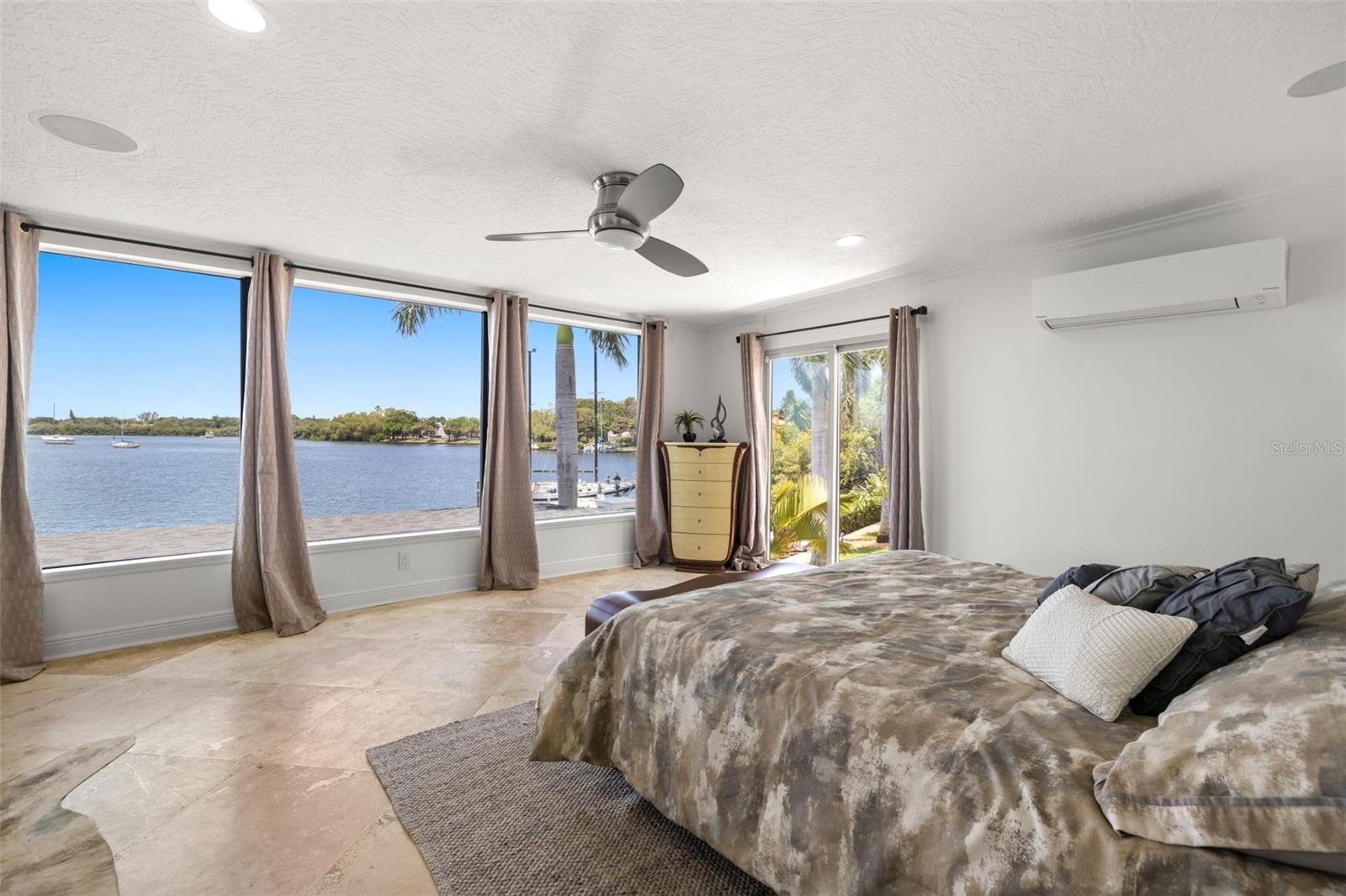 Image 16 of 46 For 2785 Bayside Drive S