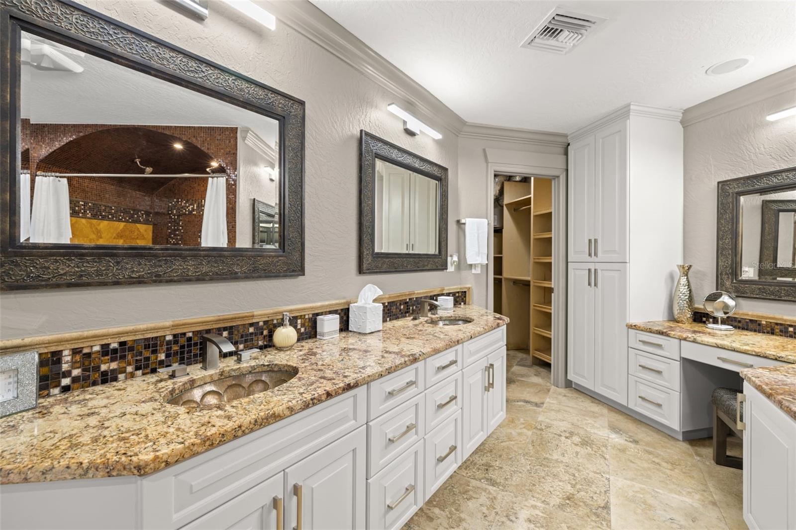 Image 19 of 46 For 2785 Bayside Drive S