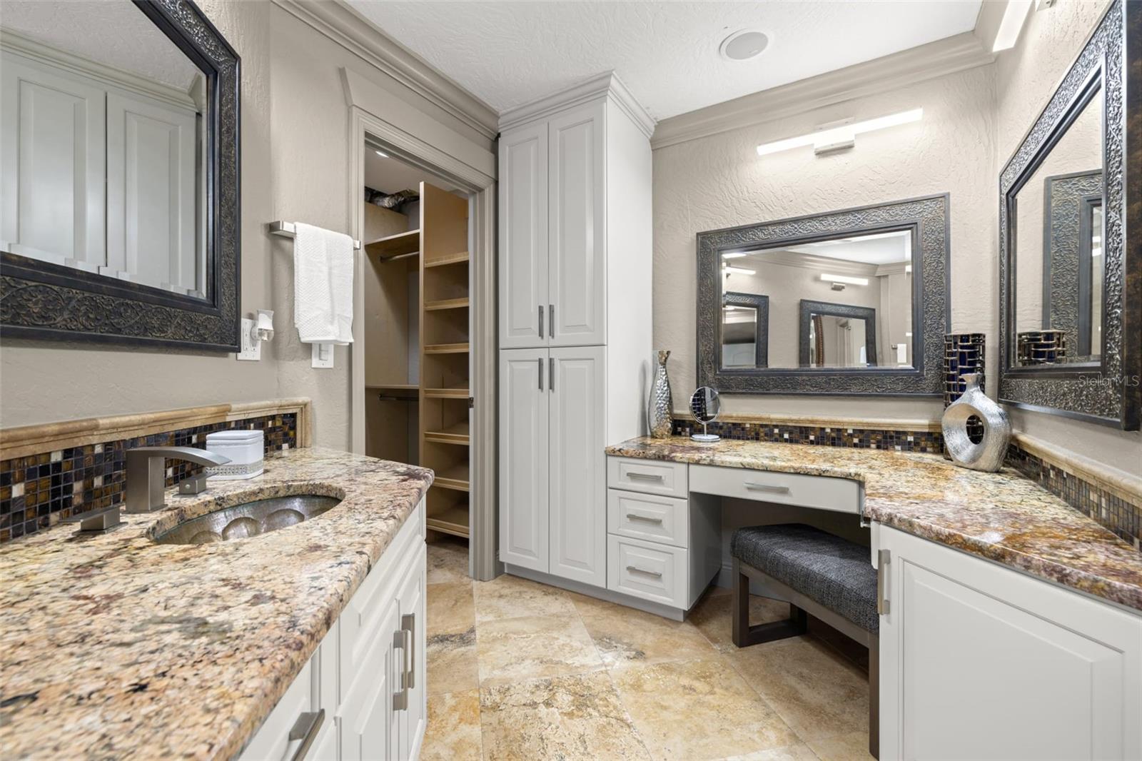 Image 20 of 46 For 2785 Bayside Drive S