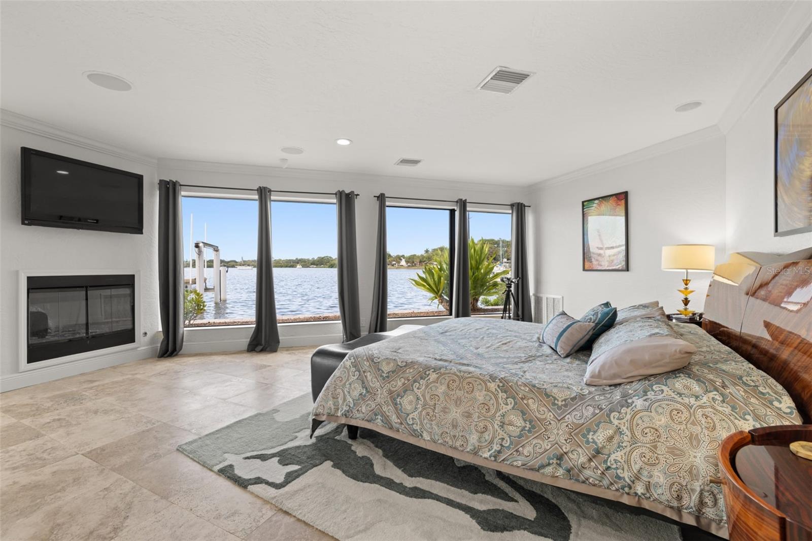 Image 25 of 46 For 2785 Bayside Drive S