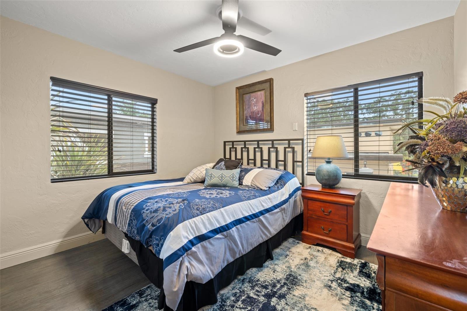 Image 26 of 46 For 2785 Bayside Drive S