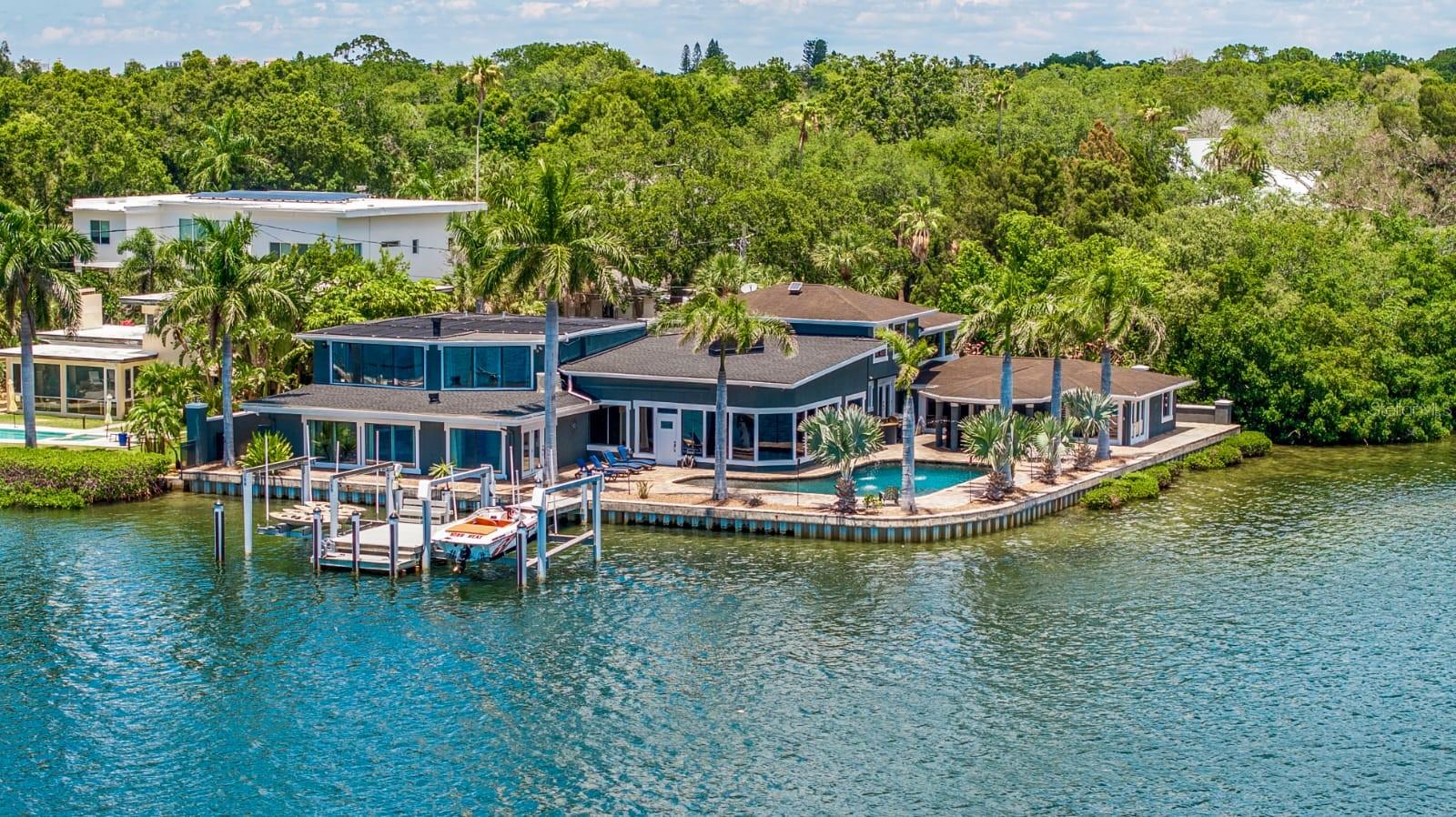 Image 3 of 46 For 2785 Bayside Drive S