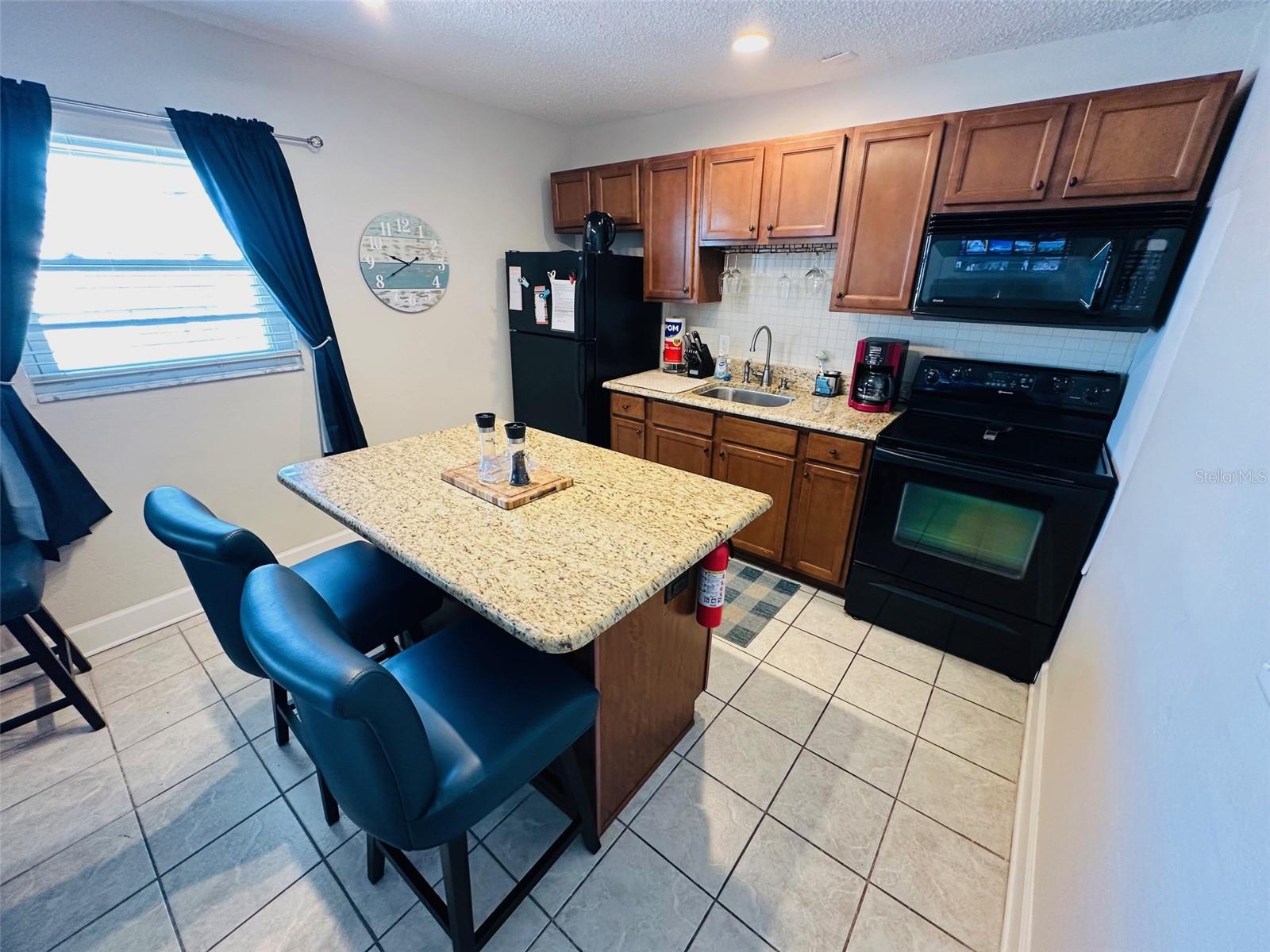 Listing photo id 15 for 709 Gulf Way 28