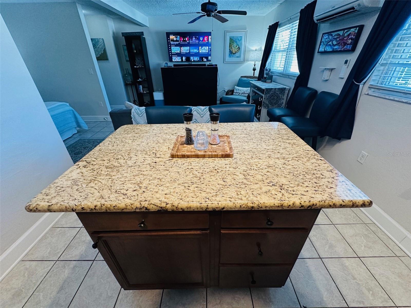 Listing photo id 19 for 709 Gulf Way 28