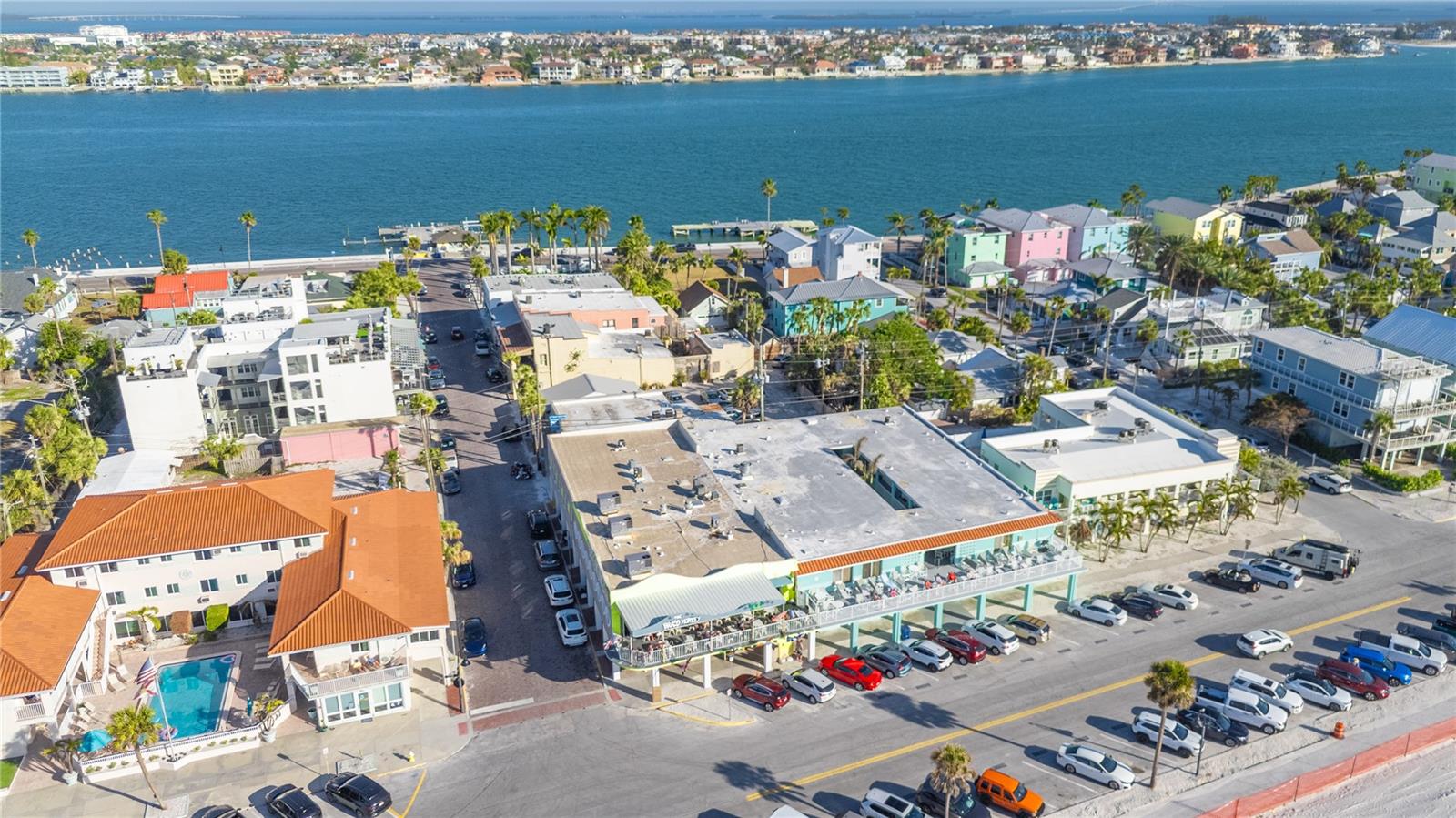 Listing photo id 2 for 709 Gulf Way 28