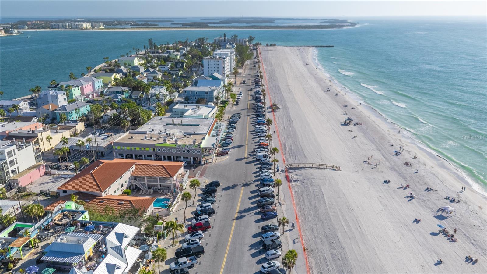 Listing photo id 5 for 709 Gulf Way 28