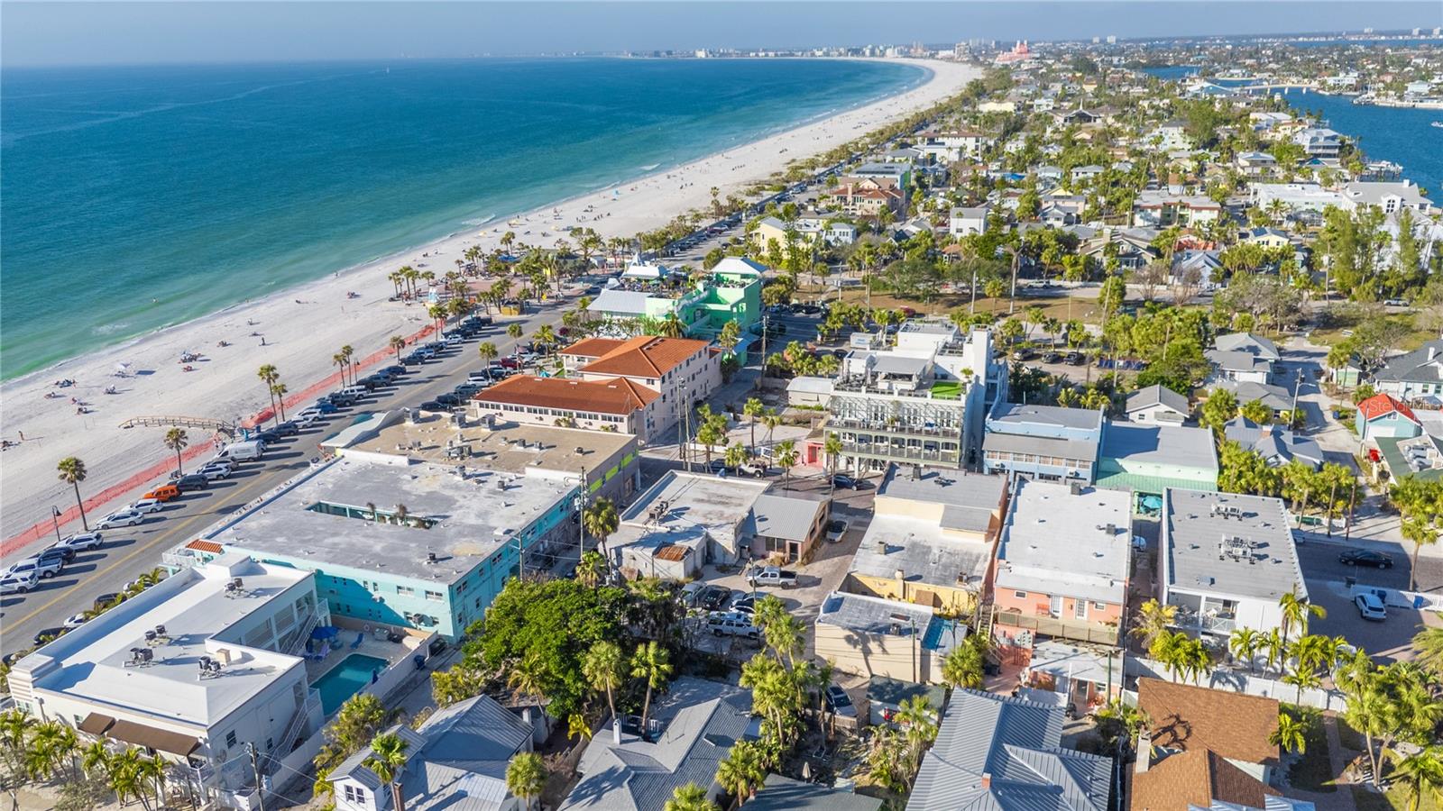 Listing photo id 7 for 709 Gulf Way 28