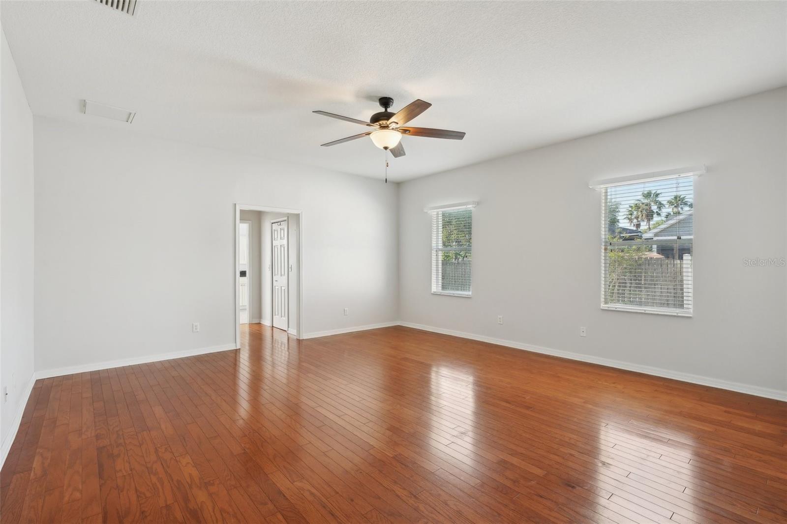 Image 11 of 31 For 6518 Paw Place