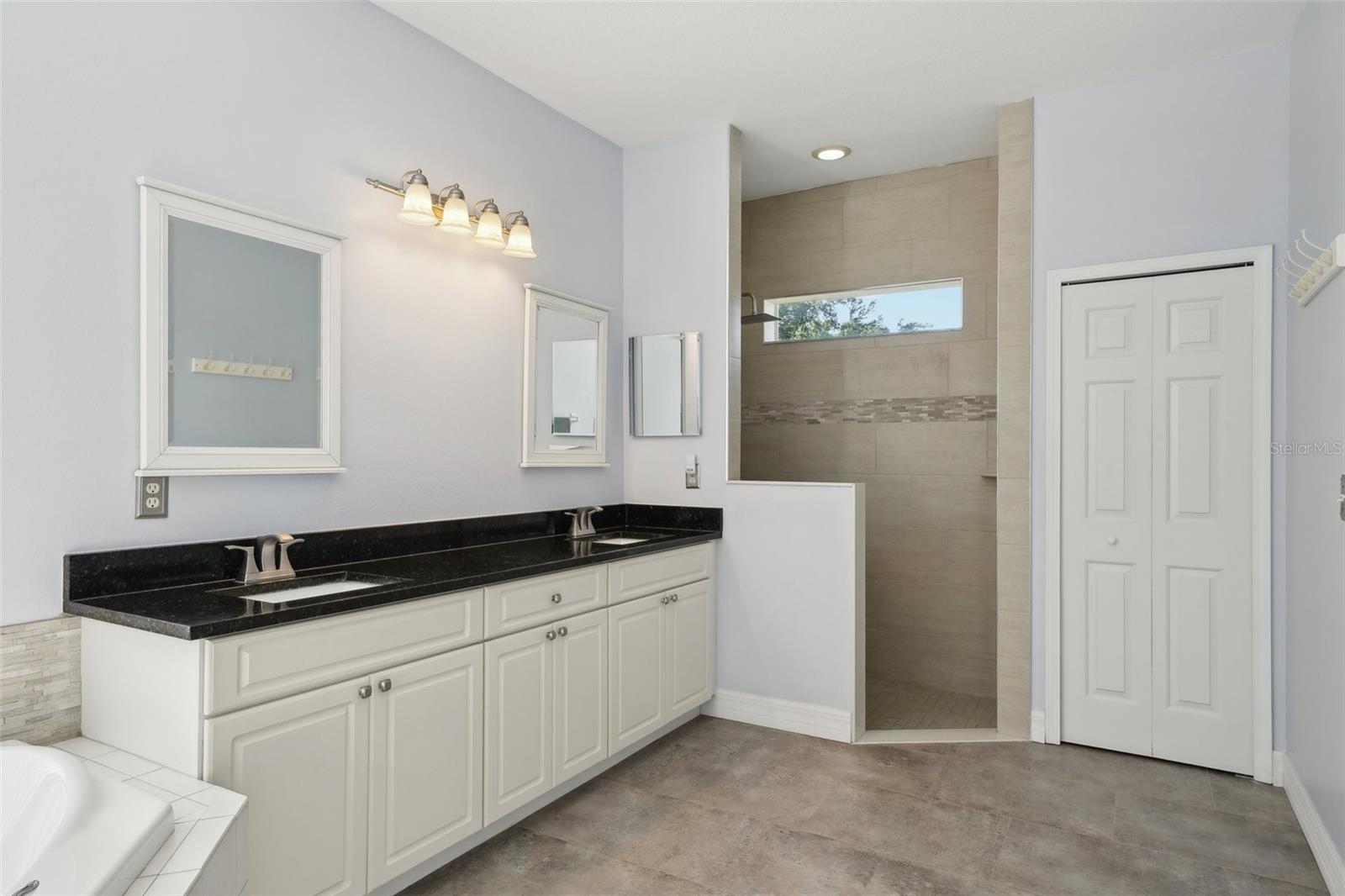 Image 18 of 31 For 6518 Paw Place