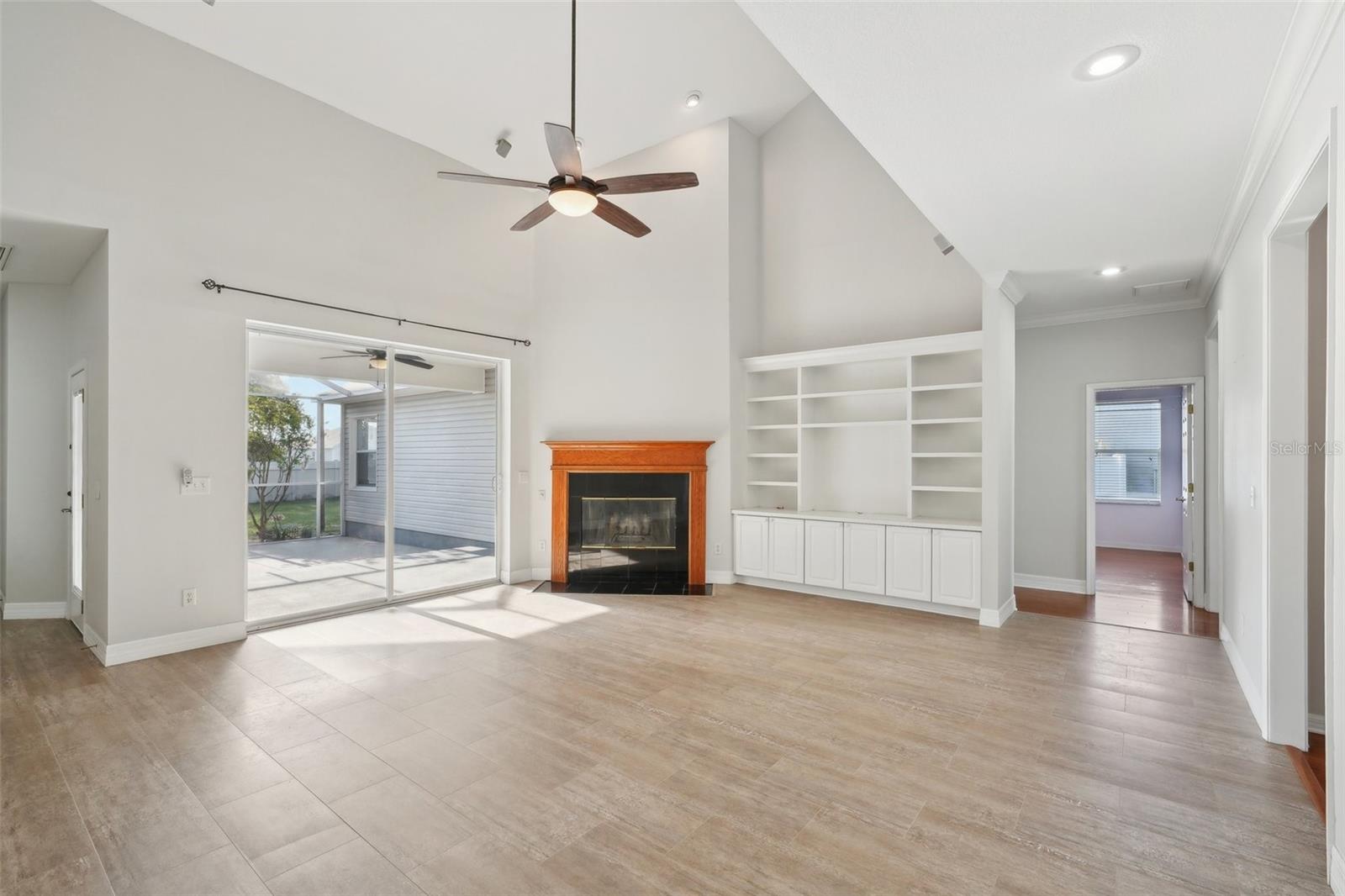 Image 4 of 31 For 6518 Paw Place