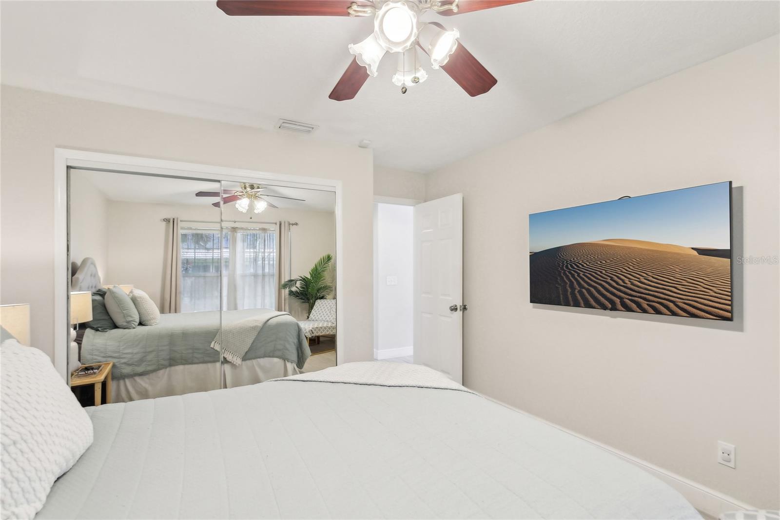 Image 31 of 40 For 915 Live Oak Terrace Ne