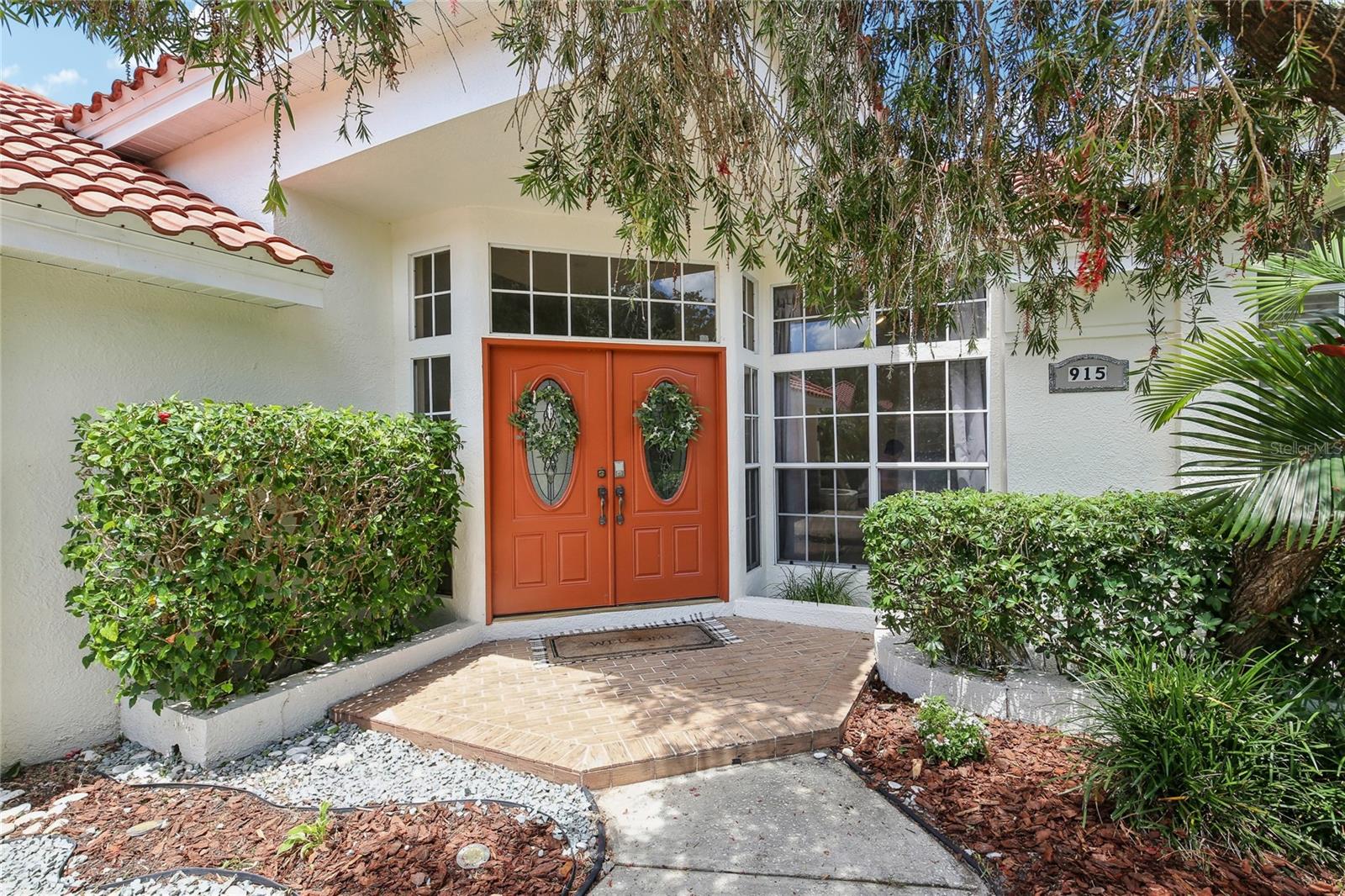 Image 4 of 40 For 915 Live Oak Terrace Ne