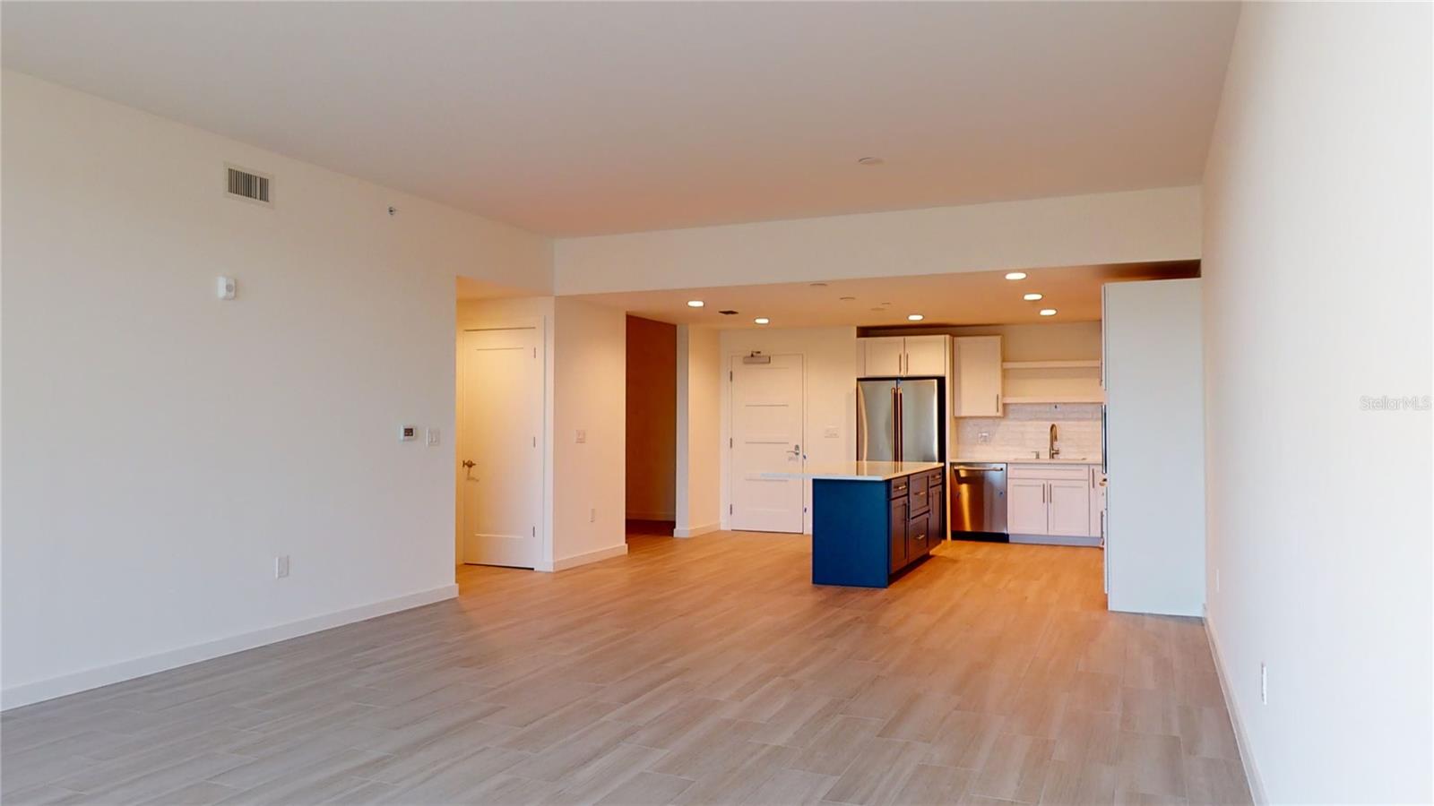 Image 8 of 29 For 920 Osceola Avenue 405