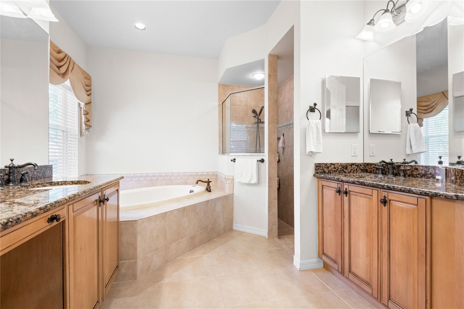 Image 16 of 39 For 17206 Emerald Chase Drive