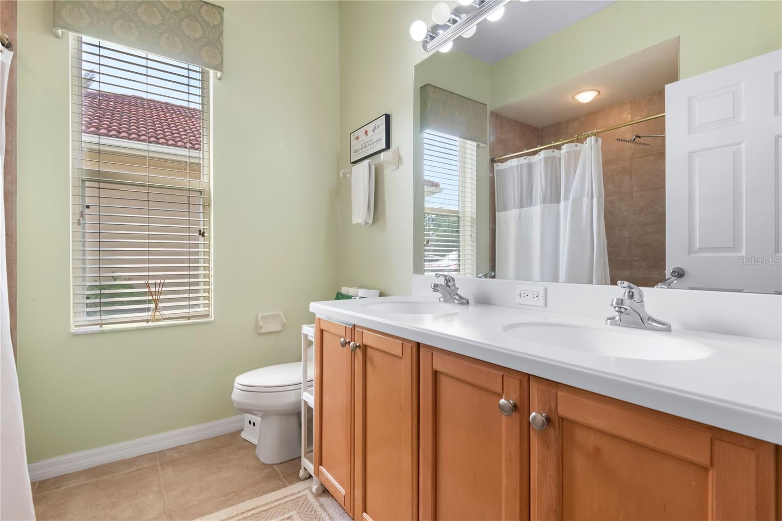 Image 19 of 39 For 17206 Emerald Chase Drive