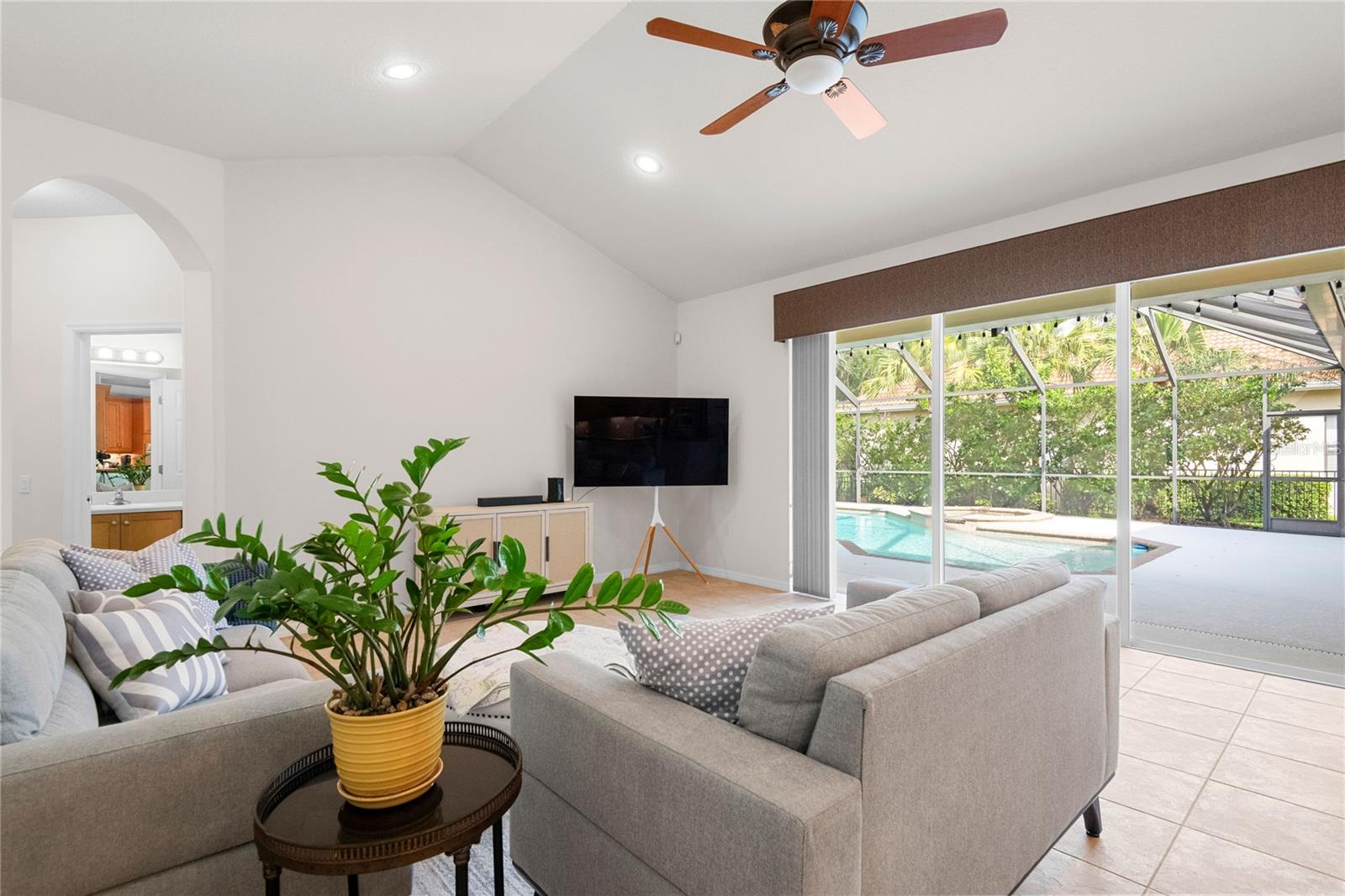 Image 31 of 39 For 17206 Emerald Chase Drive