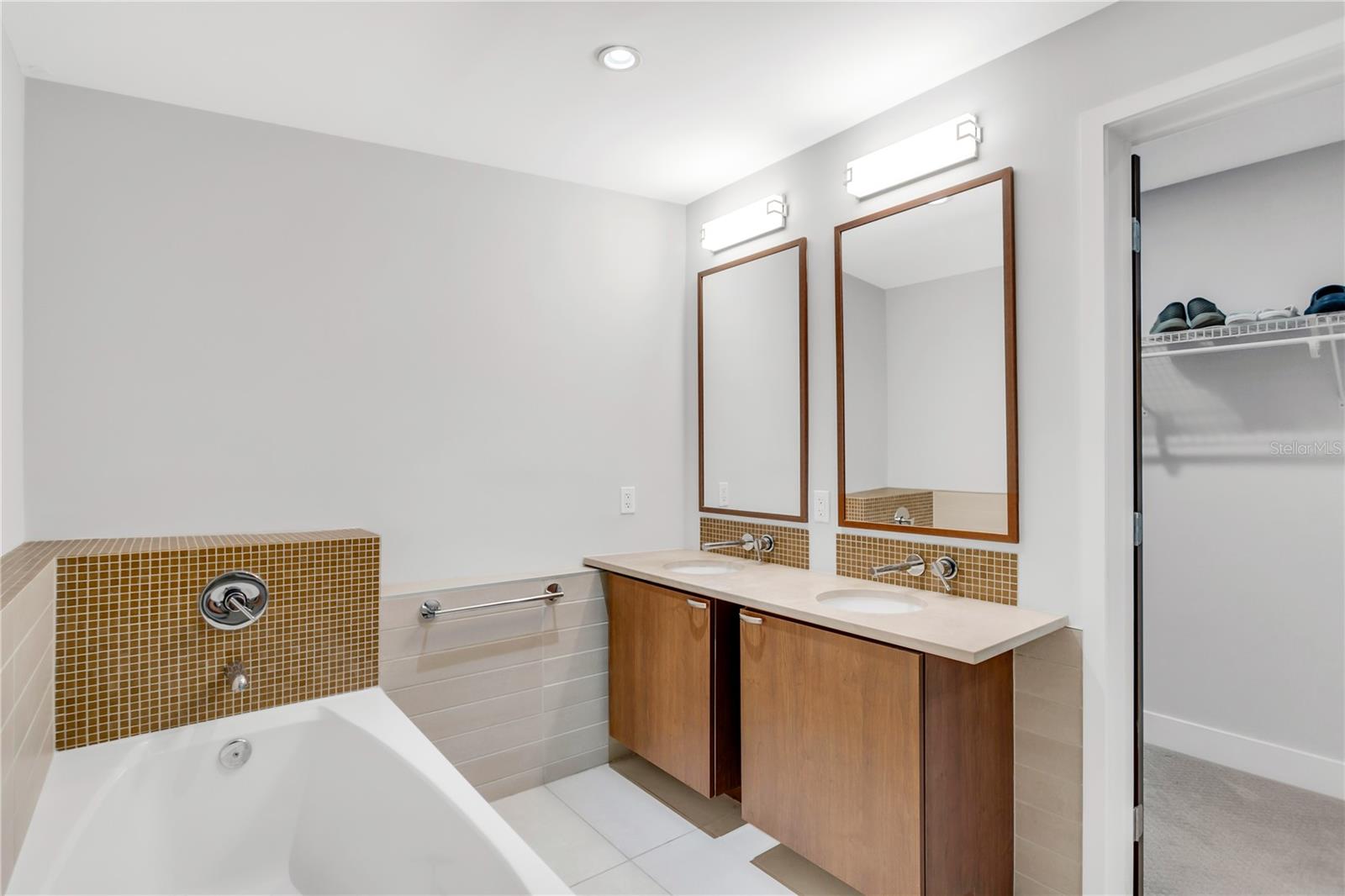 Image 16 of 37 For 111 12th Street 1502