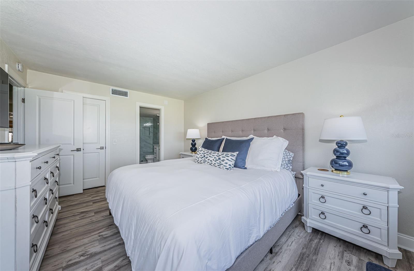Image 16 of 44 For 6265 Sun Boulevard 115