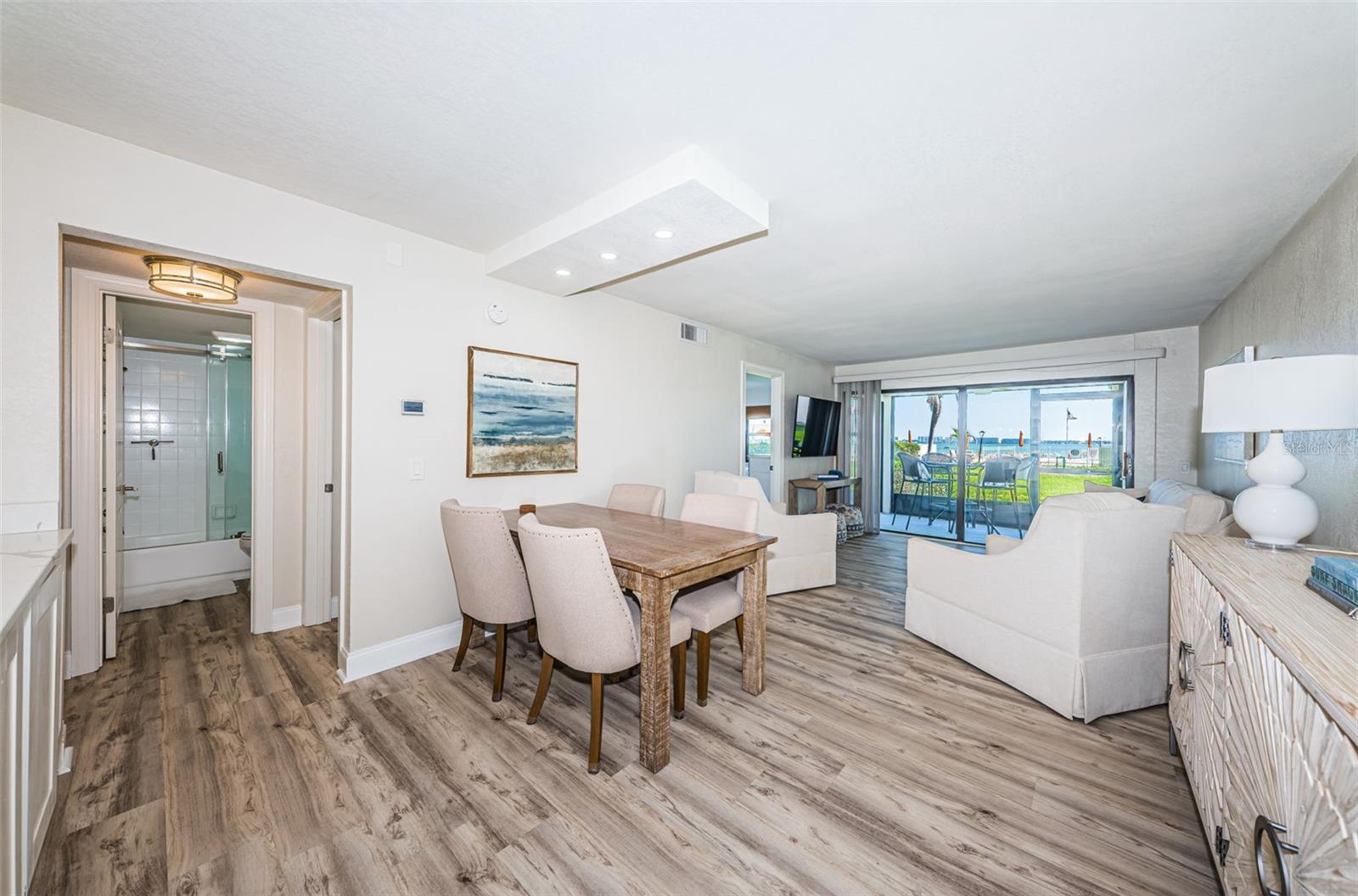 Image 21 of 44 For 6265 Sun Boulevard 115