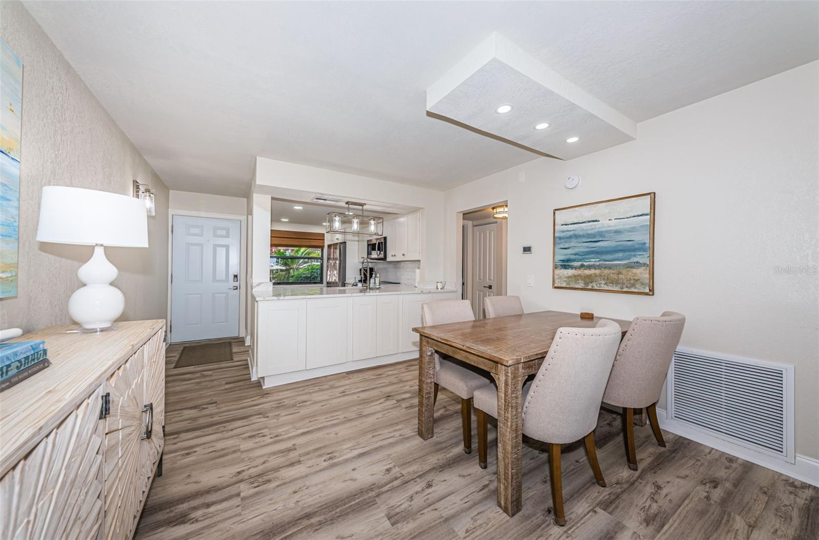 Image 4 of 44 For 6265 Sun Boulevard 115