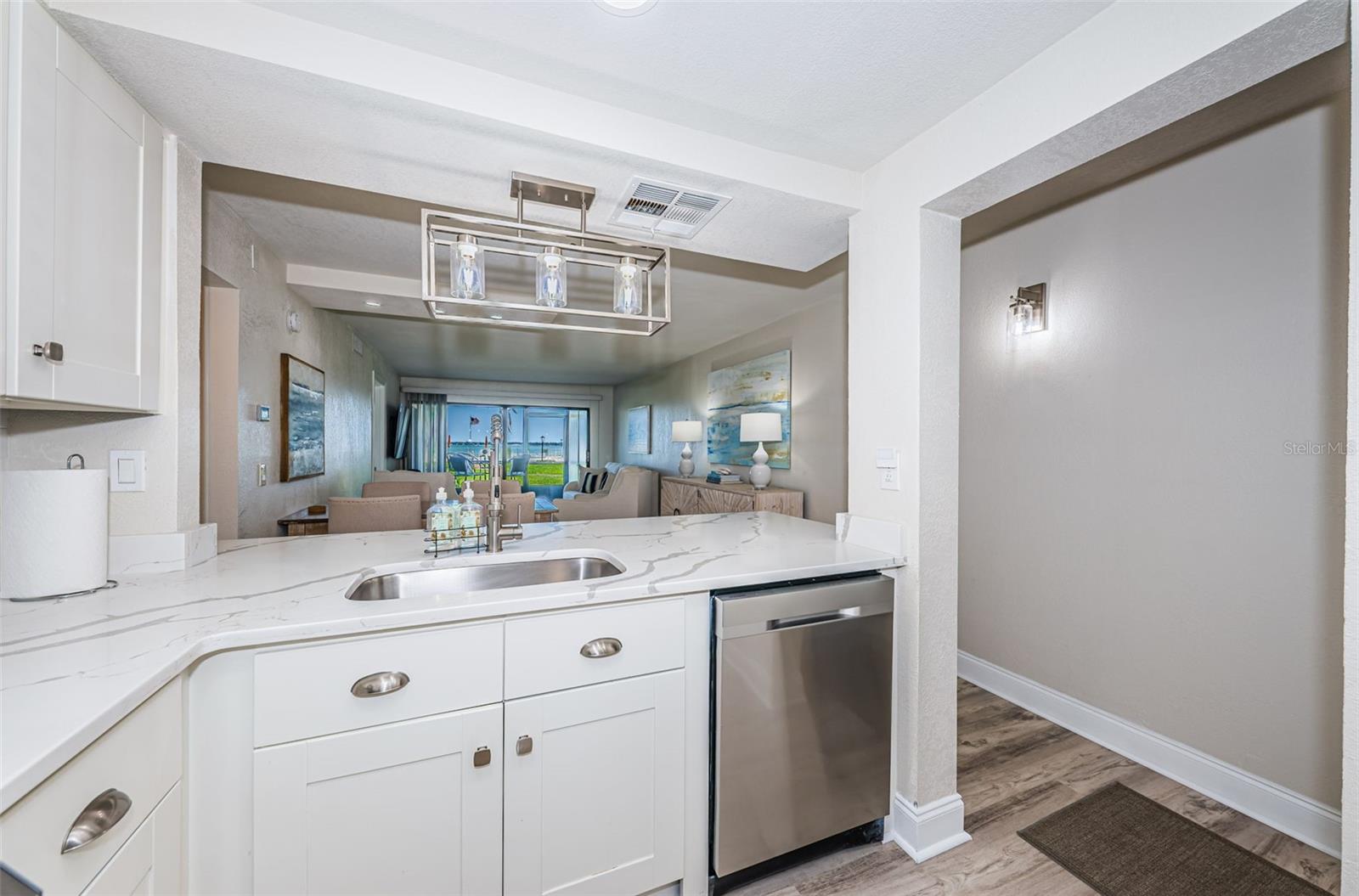 Image 5 of 44 For 6265 Sun Boulevard 115