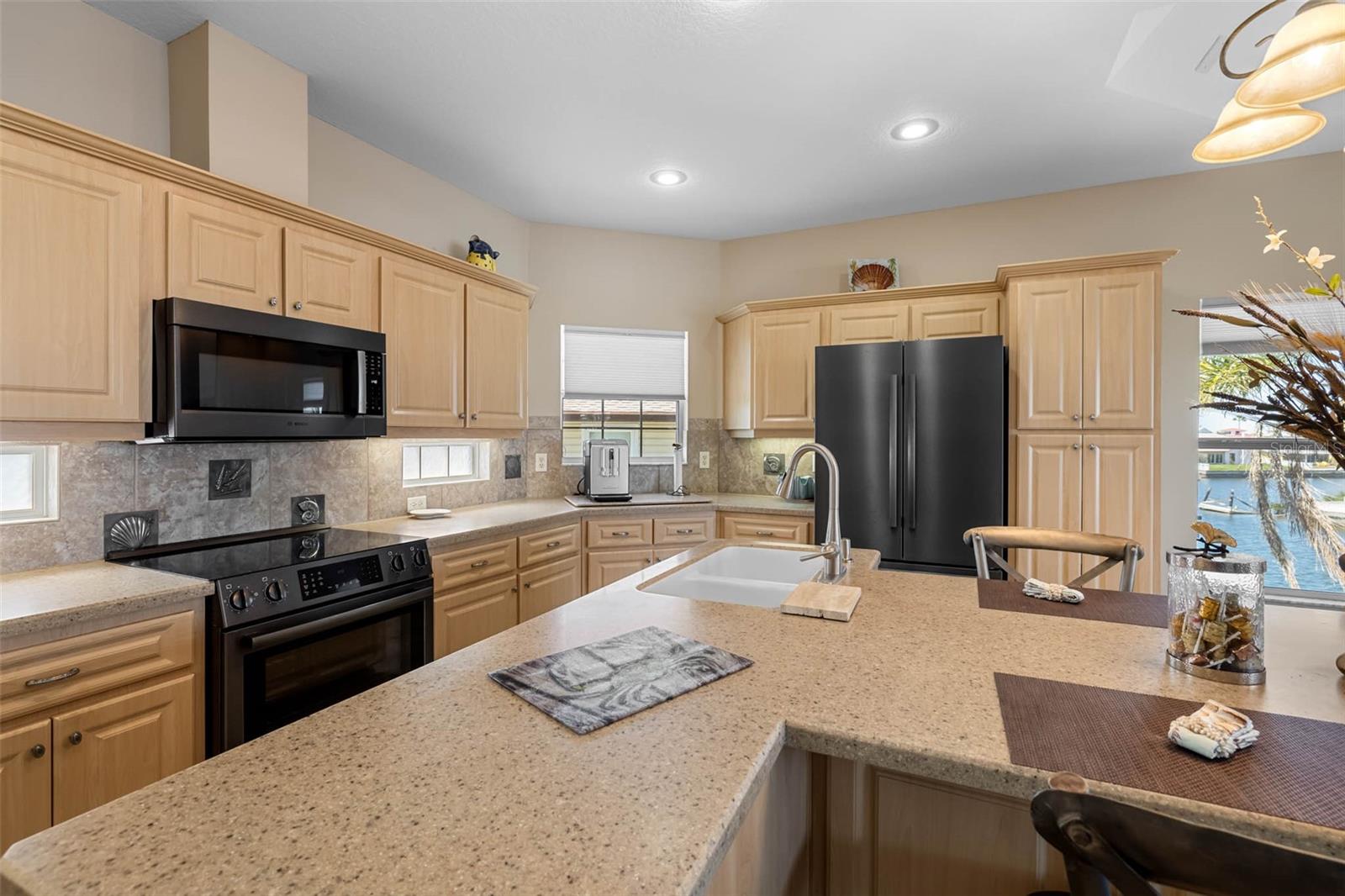 Image 18 of 58 For 4363 Biscayne Drive