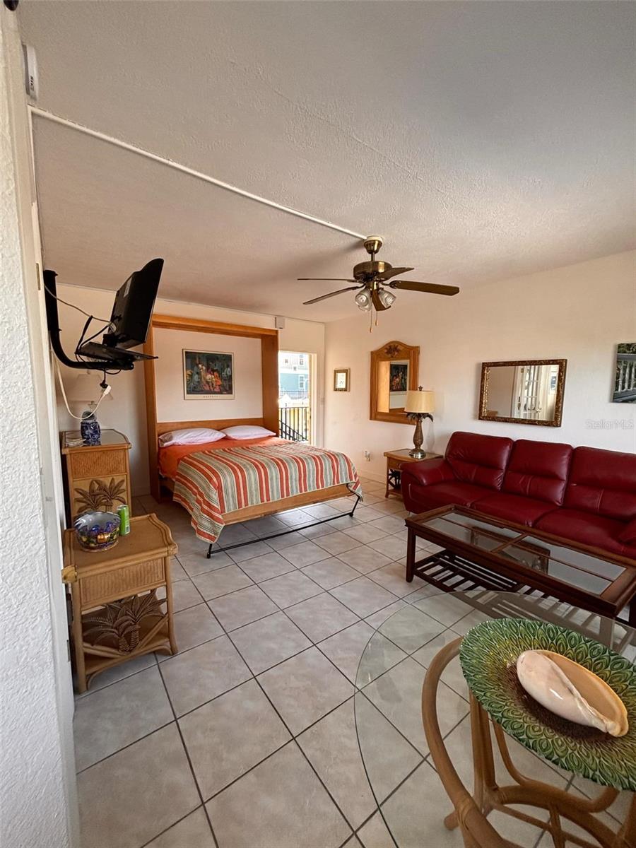 Image 3 of 9 For 16333 Gulf Boulevard 209