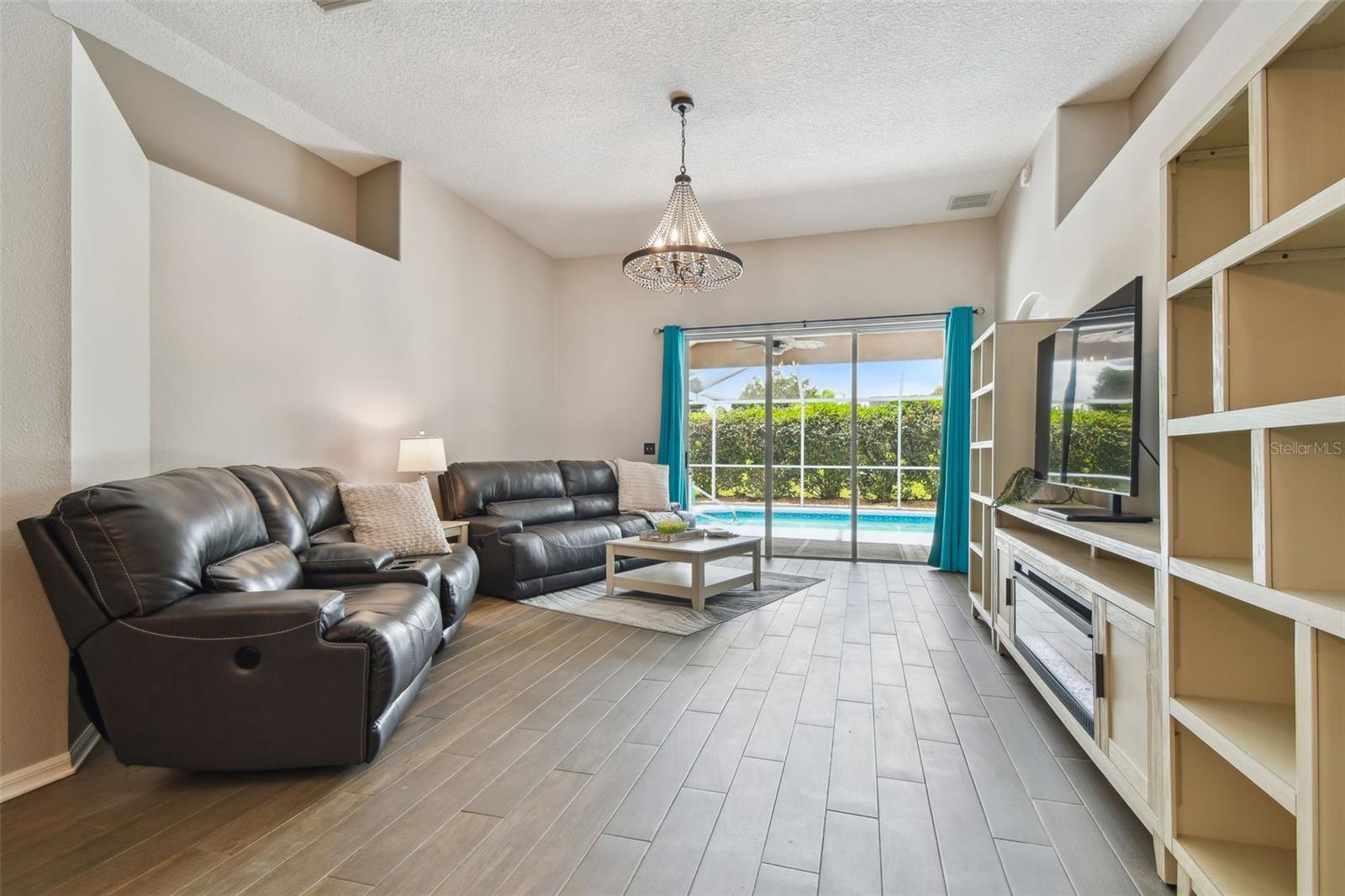 Image 19 of 91 For 6006 Chellas Court
