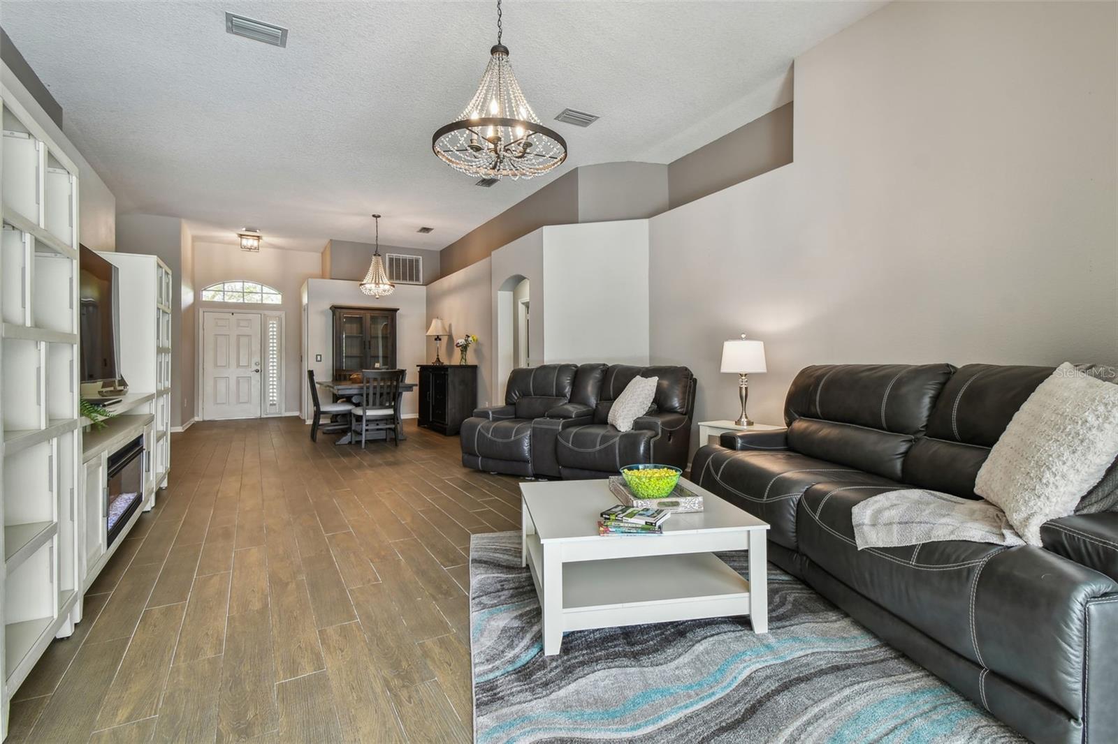 Image 20 of 91 For 6006 Chellas Court