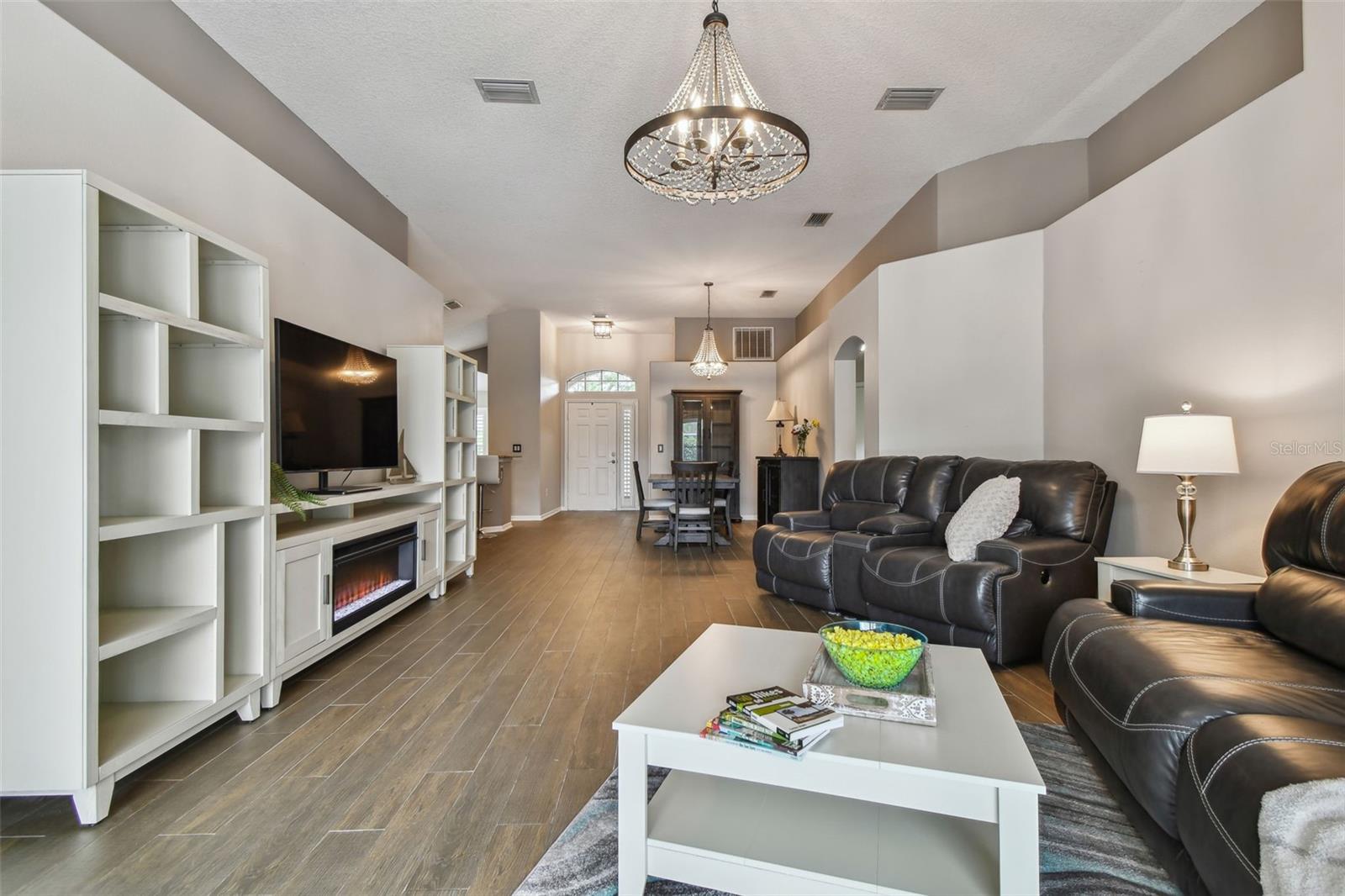 Image 21 of 91 For 6006 Chellas Court