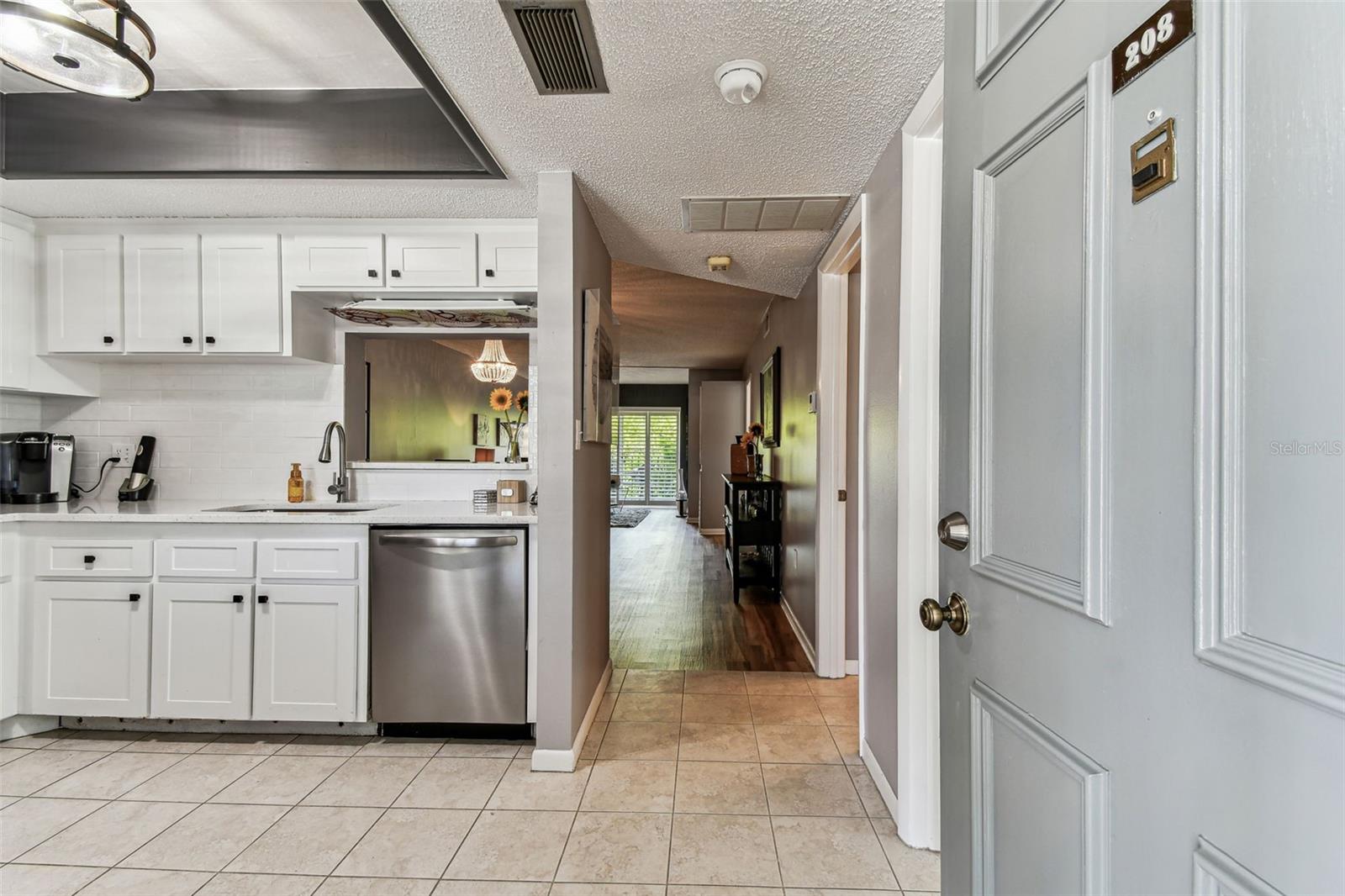 Image 15 of 69 For 938 Virginia Street 208