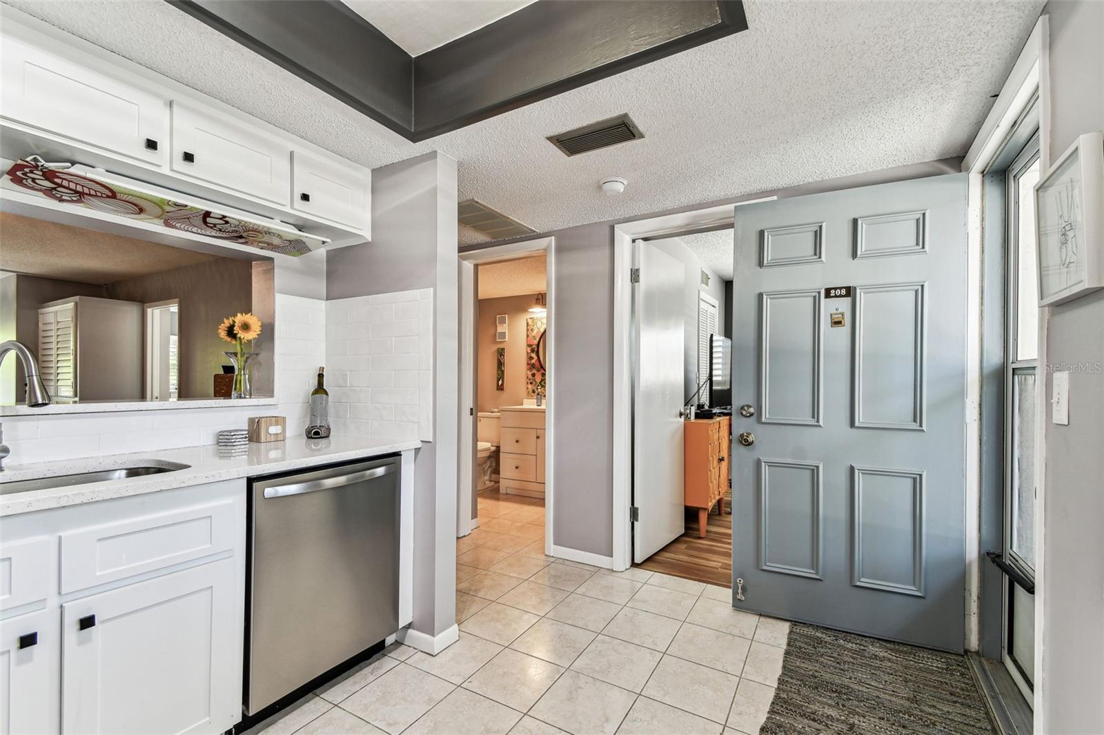 Image 17 of 69 For 938 Virginia Street 208