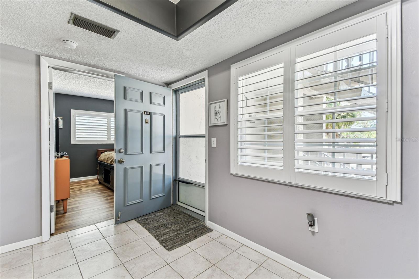 Image 19 of 69 For 938 Virginia Street 208