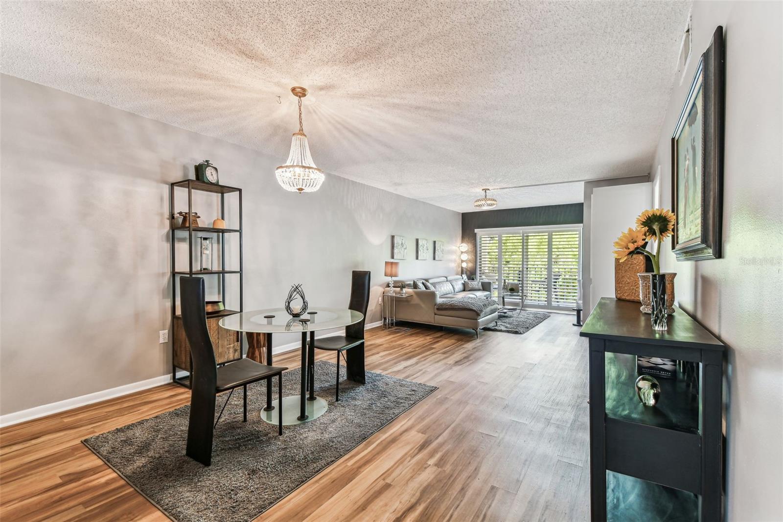 Image 20 of 69 For 938 Virginia Street 208