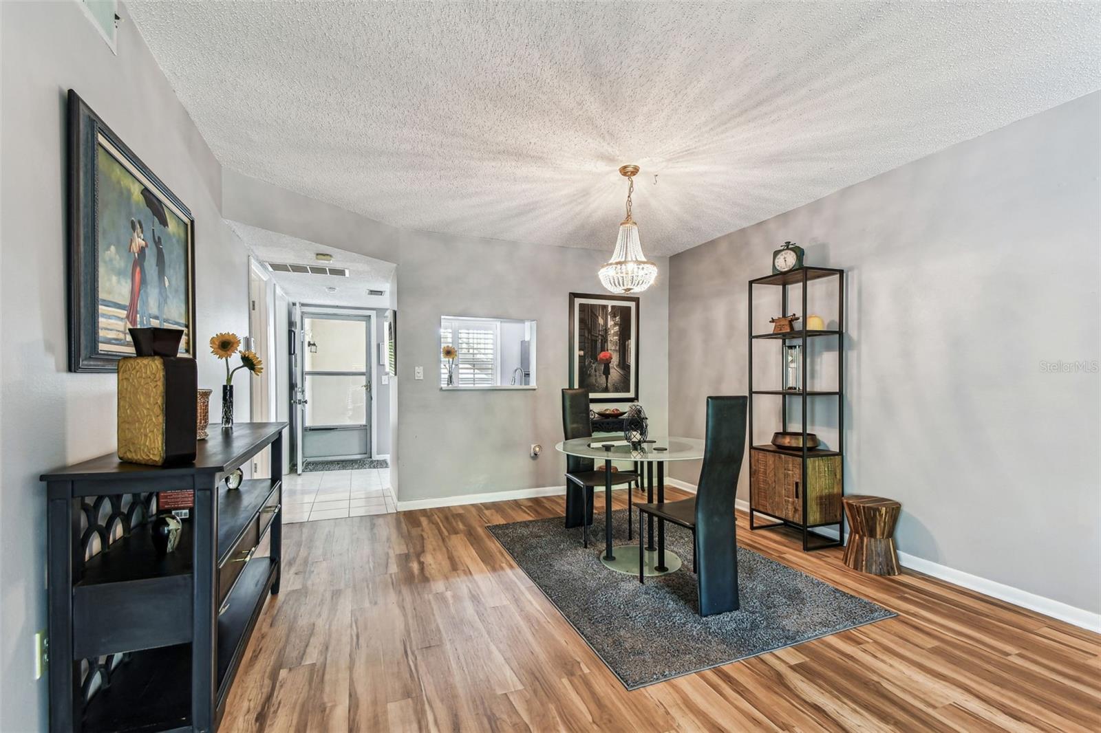 Image 21 of 69 For 938 Virginia Street 208