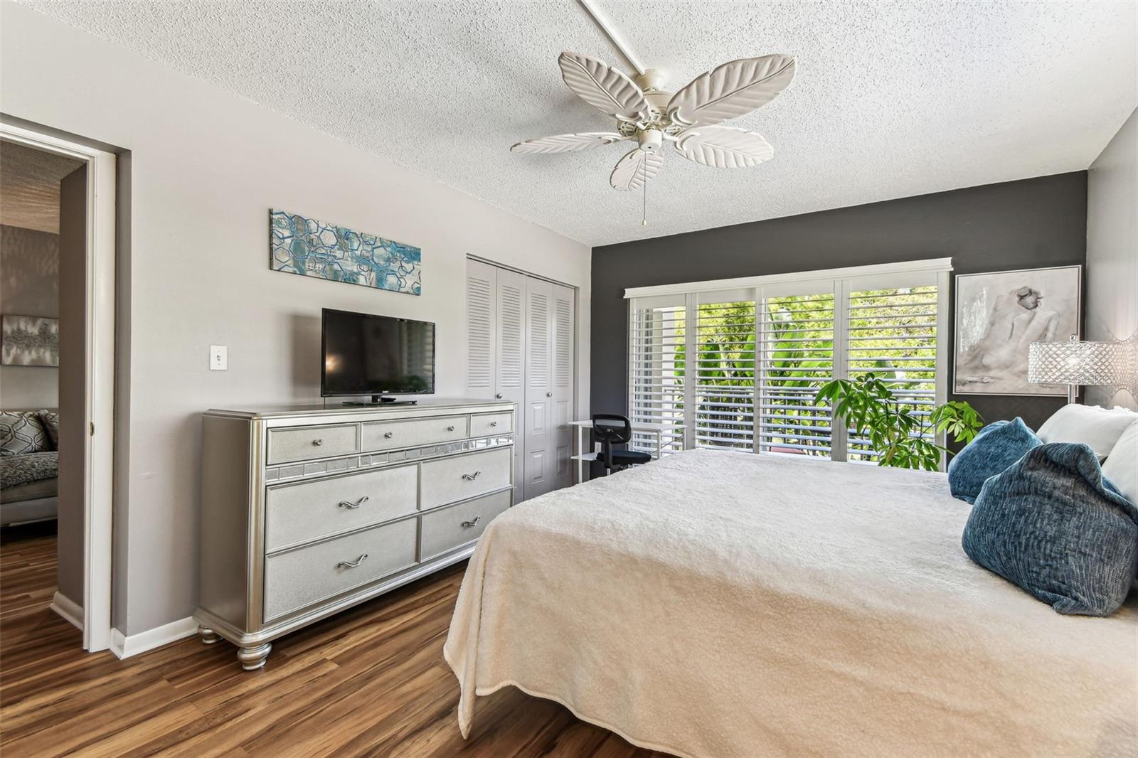Image 32 of 69 For 938 Virginia Street 208