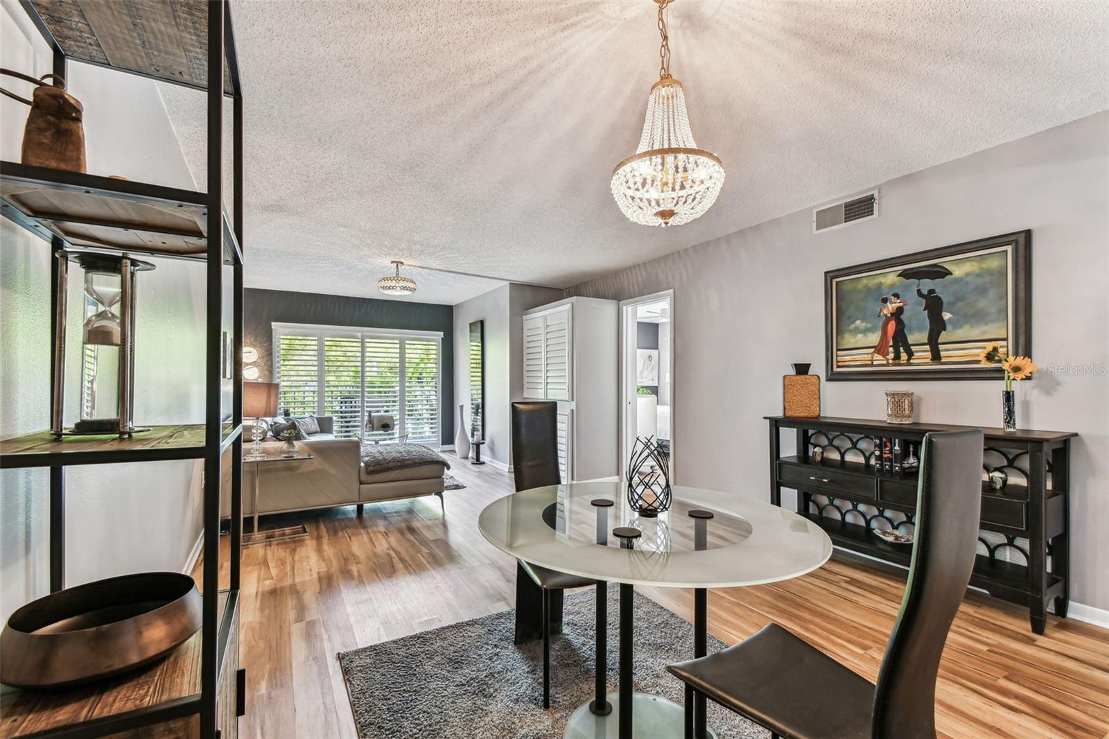 Image 4 of 69 For 938 Virginia Street 208