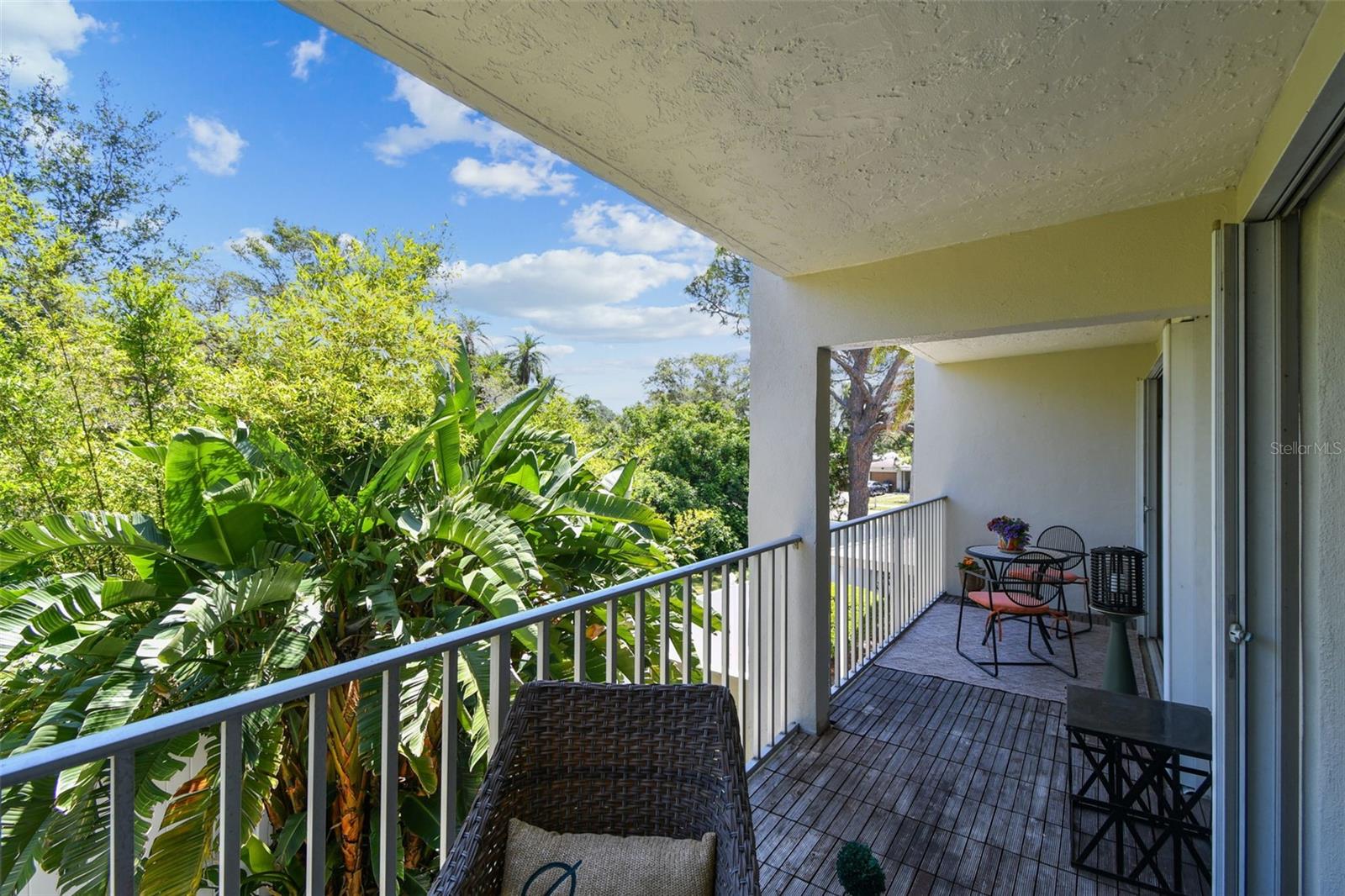 Image 40 of 69 For 938 Virginia Street 208