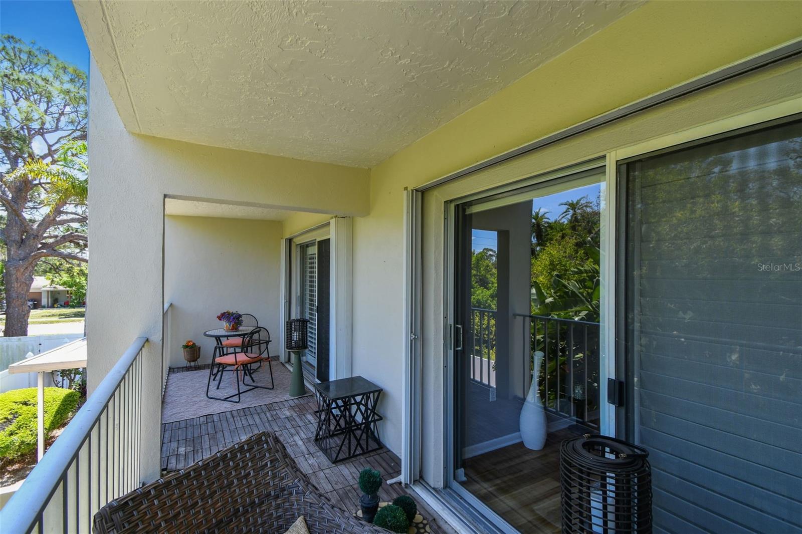Image 41 of 69 For 938 Virginia Street 208