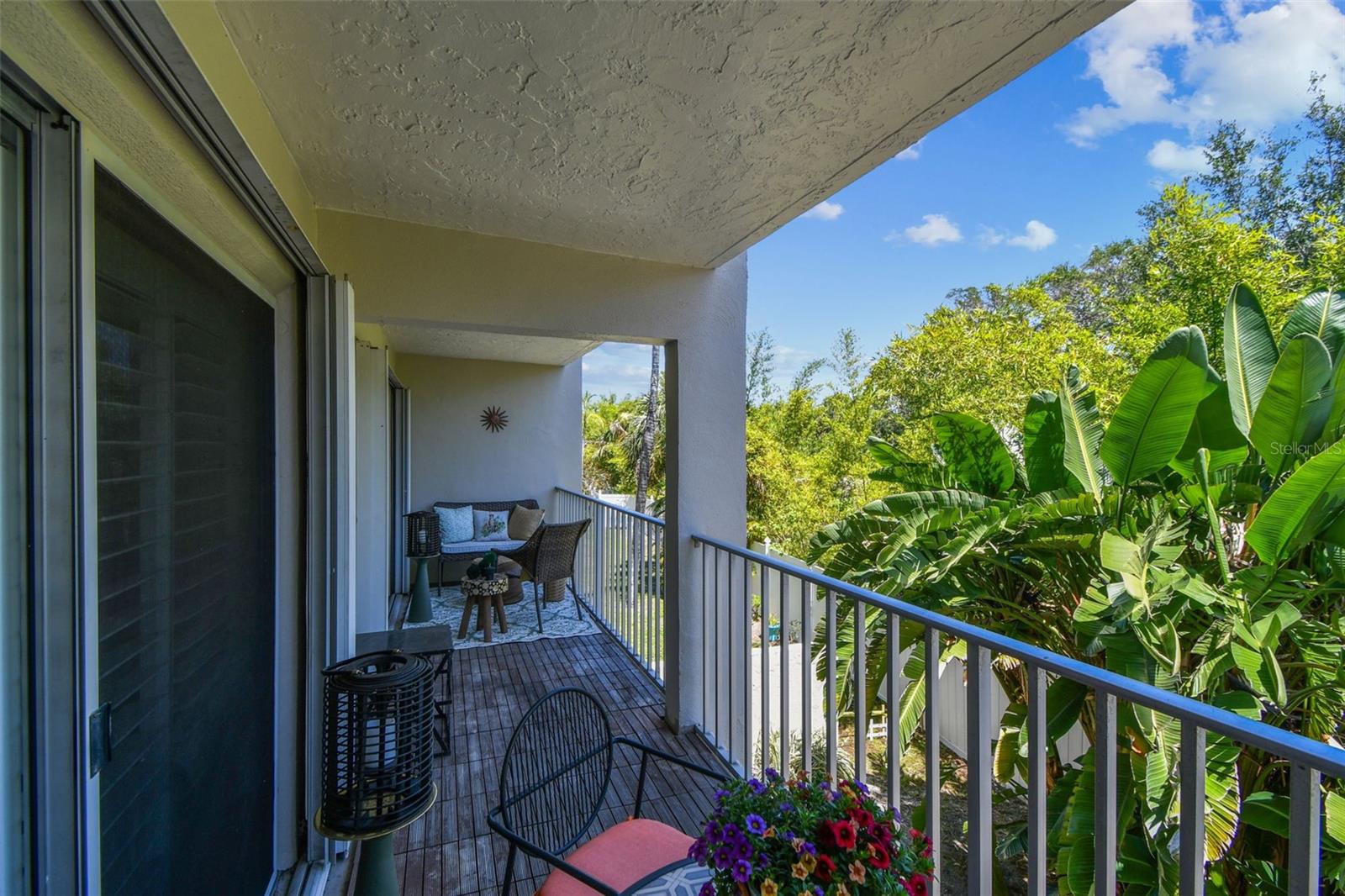 Image 44 of 69 For 938 Virginia Street 208
