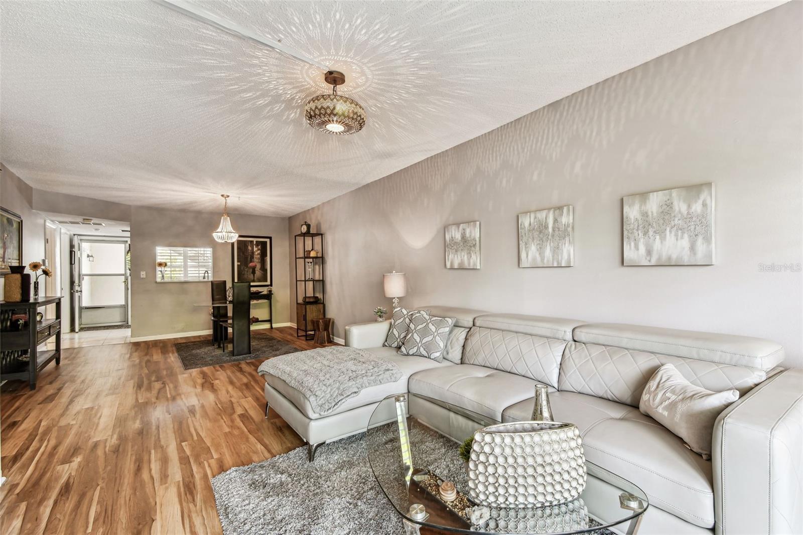 Image 5 of 69 For 938 Virginia Street 208